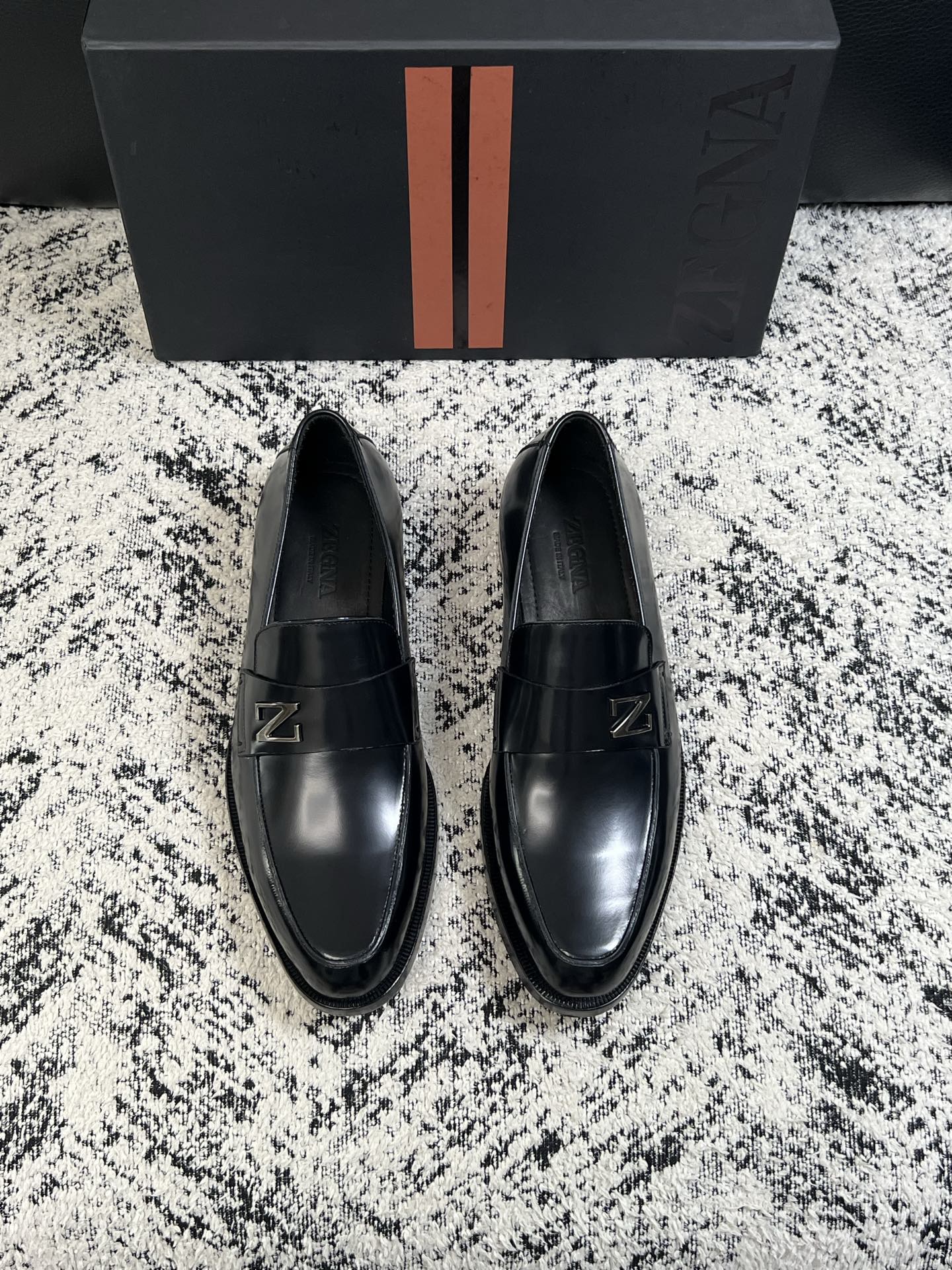 Zegna  高品质  顶级工艺品  杰尼亚  皮鞋专柜新款原厂配置，意大利进口牛皮面料，进口牛里垫，透气舒适，鞋底：原