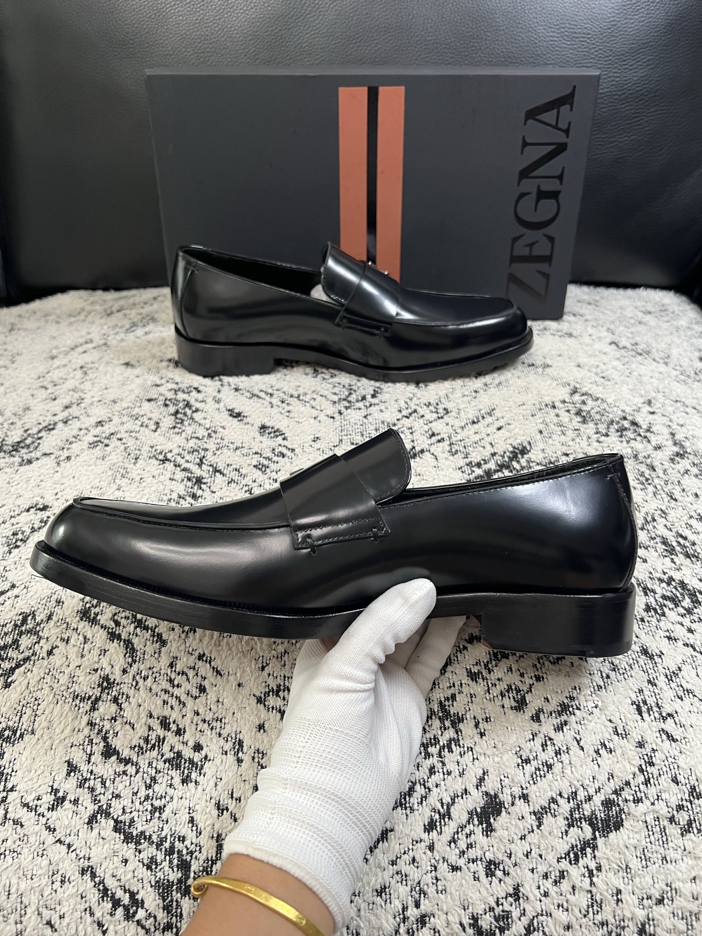 Zegna  高品质  顶级工艺品  杰尼亚  皮鞋专柜新款原厂配置，意大利进口牛皮面料，进口牛里垫，透气舒适，鞋底：原