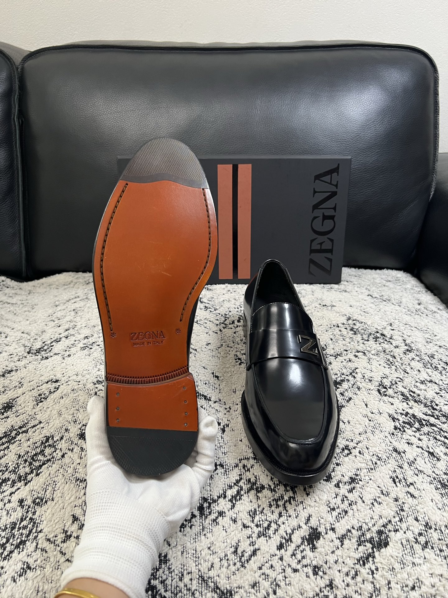 Zegna  高品质  顶级工艺品  杰尼亚  皮鞋专柜新款原厂配置，意大利进口牛皮面料，进口牛里垫，透气舒适，鞋底：原