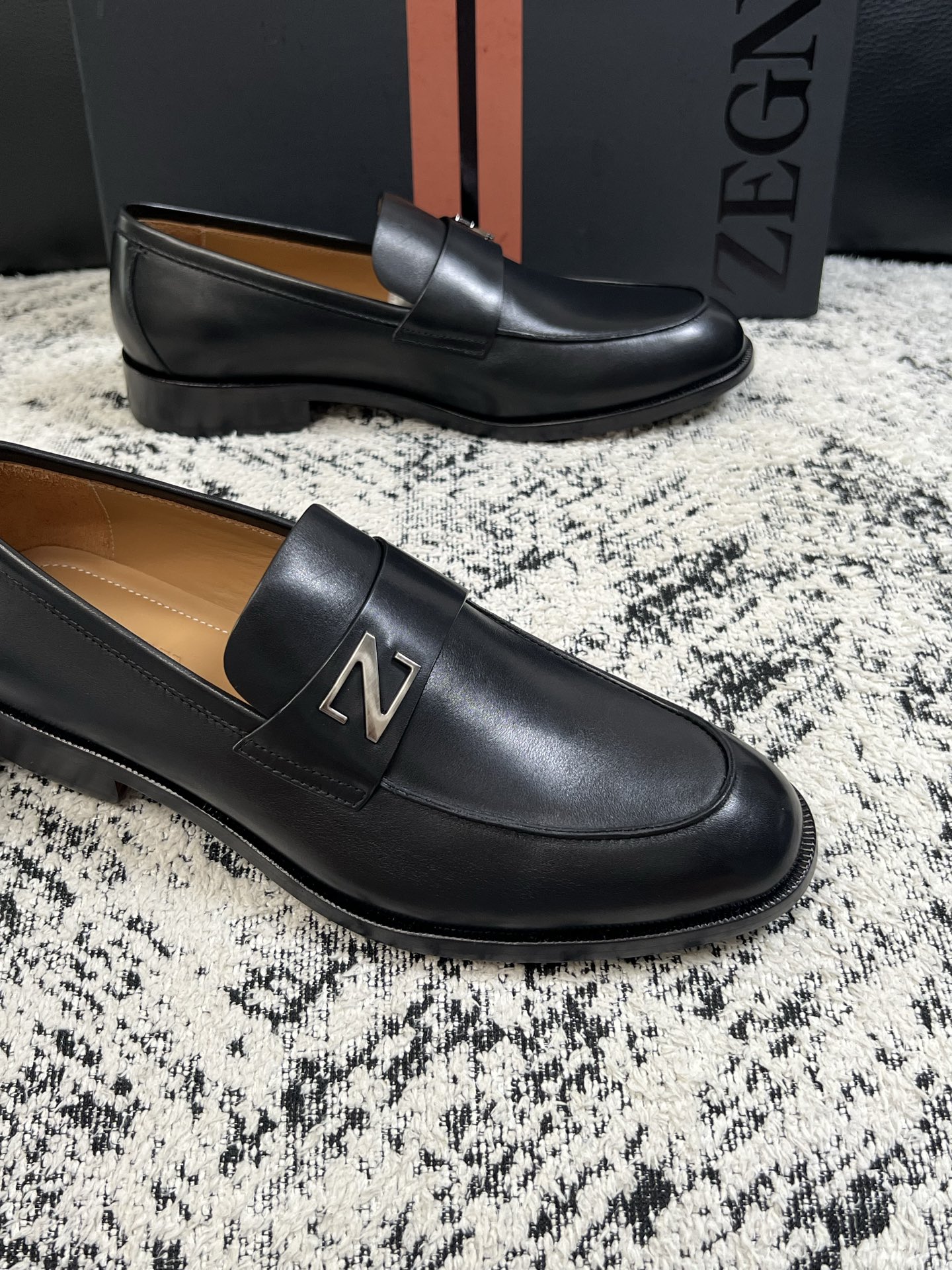 Zegna  高品质  顶级工艺品  杰尼亚  皮鞋专柜新款原厂配置，意大利进口牛皮面料，进口牛里垫，透气舒适，鞋底：原