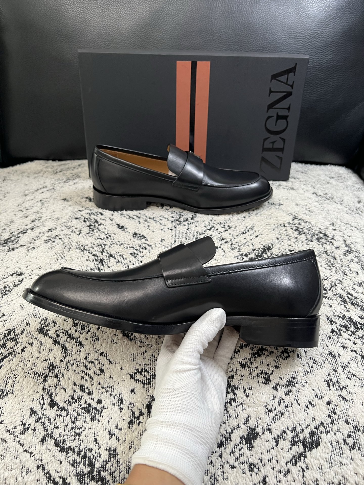 Zegna  高品质  顶级工艺品  杰尼亚  皮鞋专柜新款原厂配置，意大利进口牛皮面料，进口牛里垫，透气舒适，鞋底：原