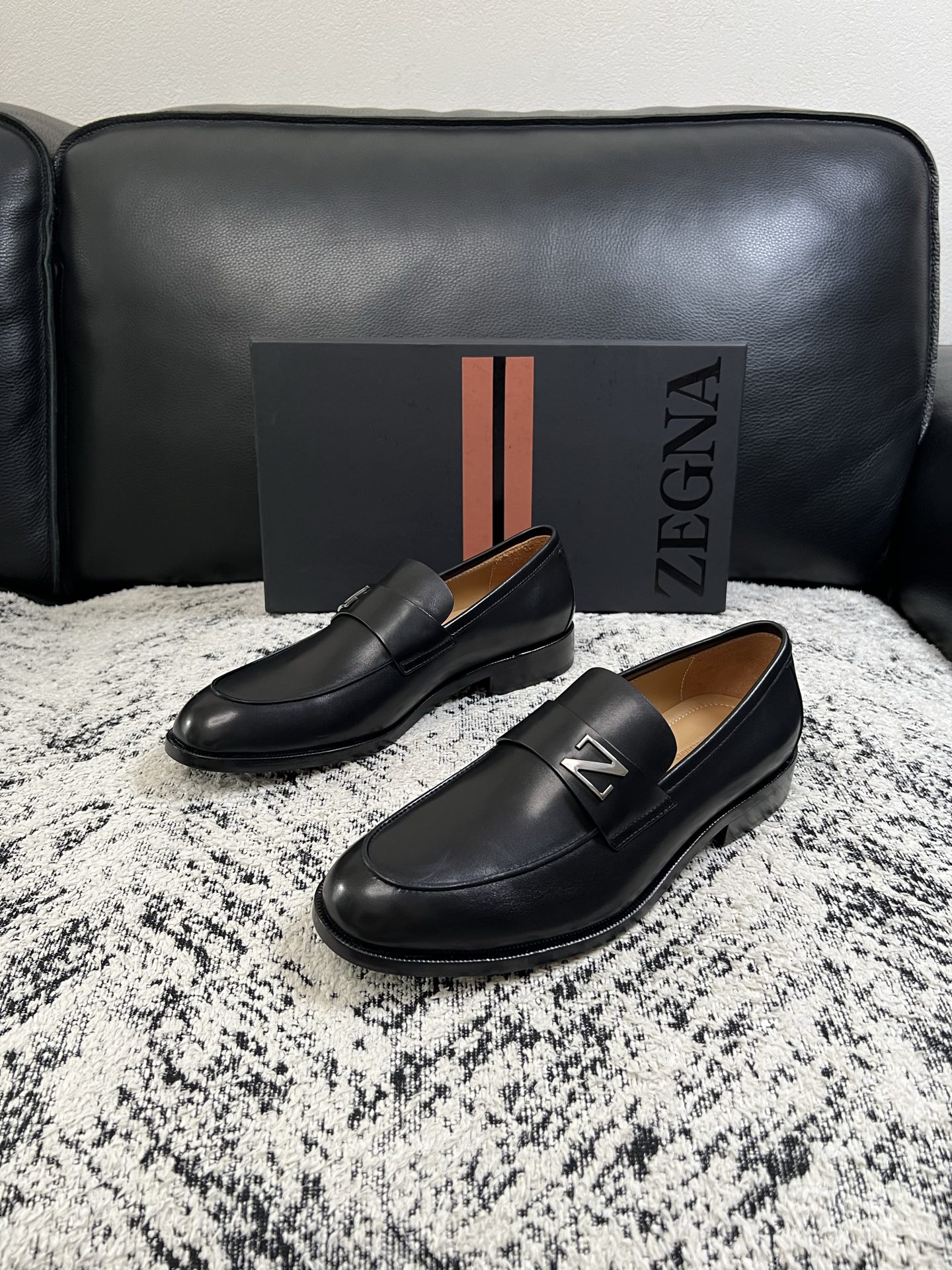 Zegna  高品质  顶级工艺品  杰尼亚  皮鞋专柜新款原厂配置，意大利进口牛皮面料，进口牛里垫，透气舒适，鞋底：原