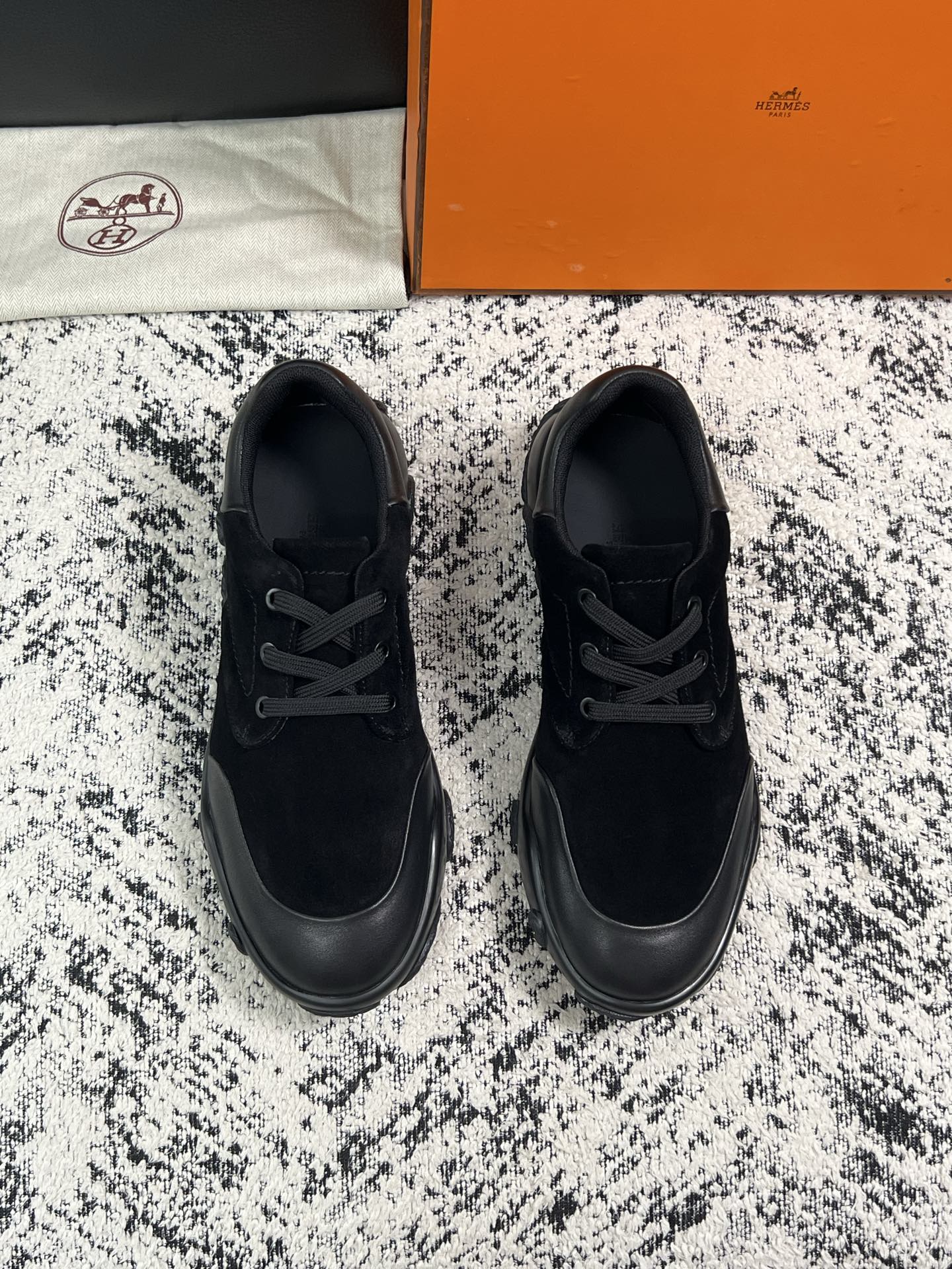 Hermes  高品质  顶级工艺品  爱马仕 专柜同步发售原厂配置，意大利进口原版牛皮面料，高品质拼接工艺，全进口水染