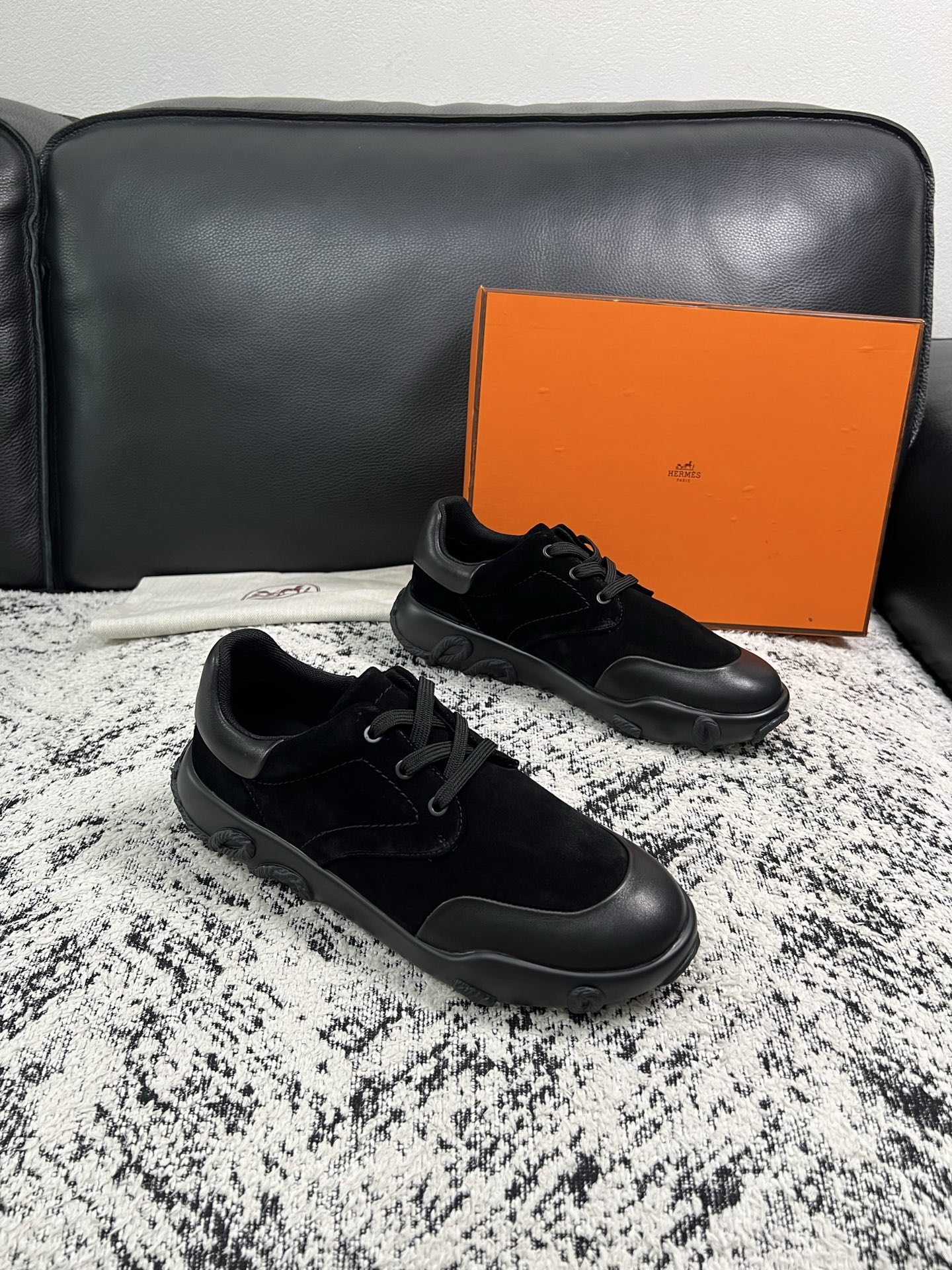 Hermes  高品质  顶级工艺品  爱马仕 专柜同步发售原厂配置，意大利进口原版牛皮面料，高品质拼接工艺，全进口水染