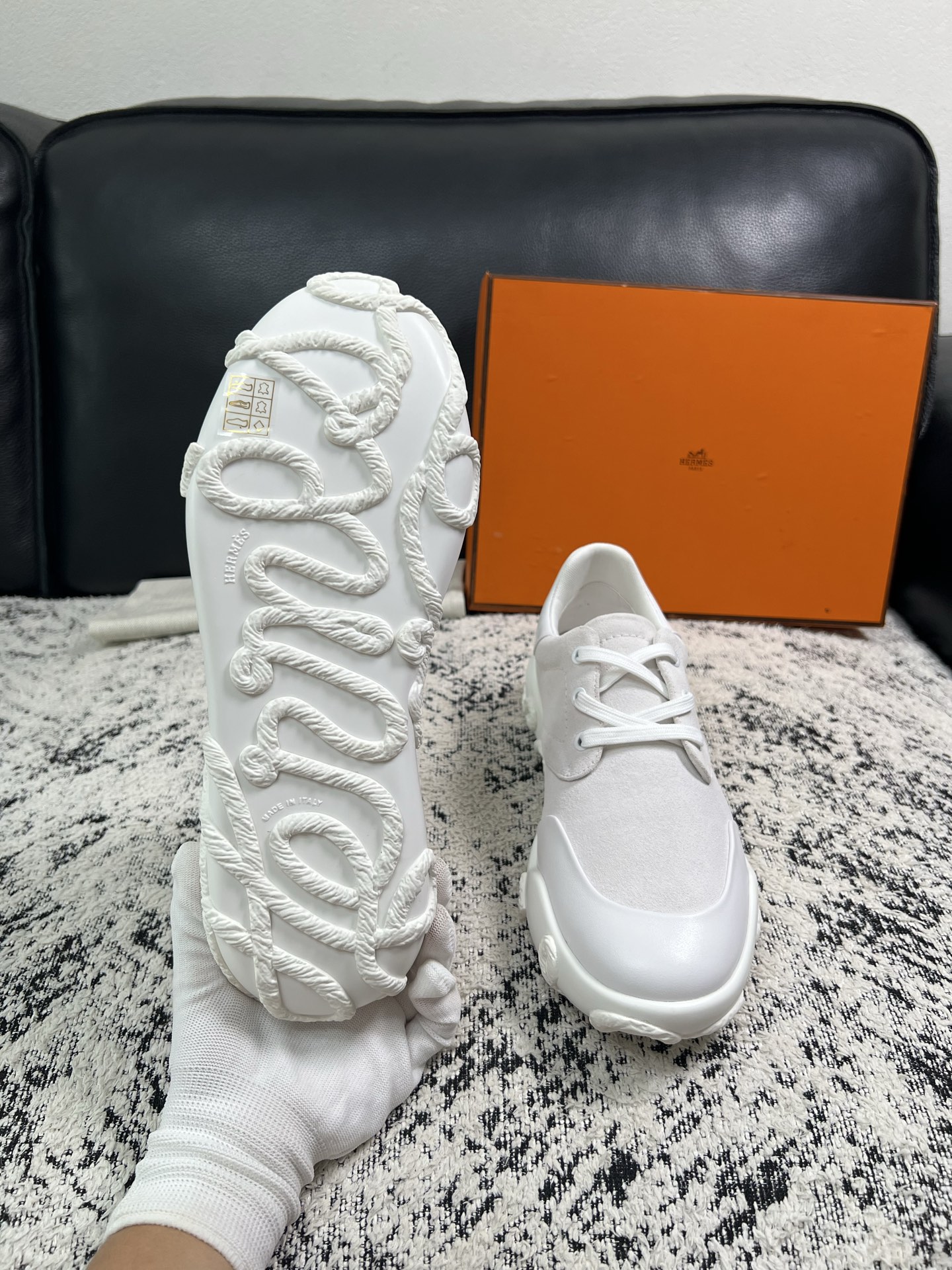 Hermes  高品质  顶级工艺品  爱马仕 专柜同步发售原厂配置，意大利进口原版牛皮面料，高品质拼接工艺，全进口水染