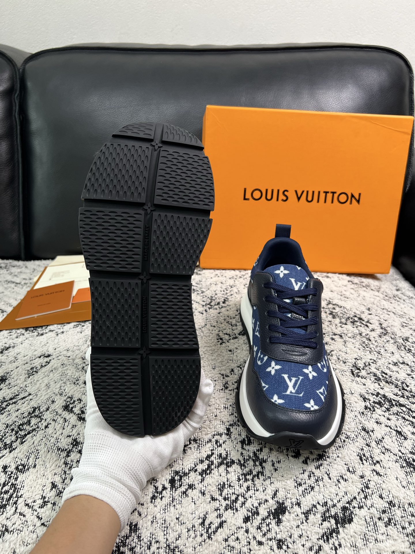 Lv 高品质  顶级工艺品  路易威登，运动板鞋专柜同步，鞋面意大利进口，高品质拼接缤纷色彩复杂工艺品，进口水染牛里柔软
