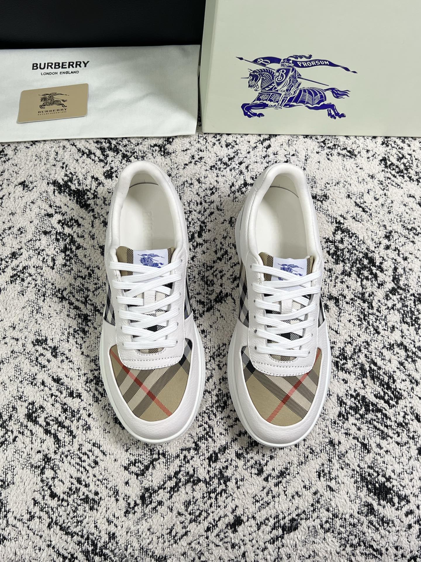 BURBERRY  顶级工艺品 巴宝莉 专柜同步，原厂配置意大利进口牛皮面料，高品质复杂拼接工艺，进口牛皮内里垫，透气舒