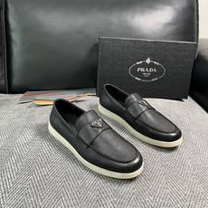 Prada 高品质 顶级工艺品,普拉达 专柜同步,原厂配置意大利进口牛皮面料,进口牛皮内里垫,透气舒适,鞋底:原厂特 Prada 高品质 顶级工艺品,普拉达 专柜同步,原厂配置意大利进口牛皮面料,进口牛皮内里垫,透气舒适,鞋底:原厂特
