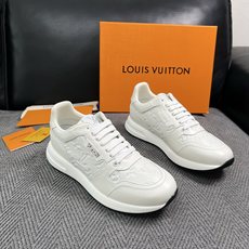 Lv 高品质 顶级工艺品 路易威登 运动板鞋专柜同步原厂配置,鞋面意大利进口,高品质拼接缤纷色彩复杂工艺品,进口牛 Lv 高品质 顶级工艺品 路易威登 运动板鞋专柜同步原厂配置,鞋面意大利进口,高品质拼接缤纷色彩复杂工艺品,进口牛