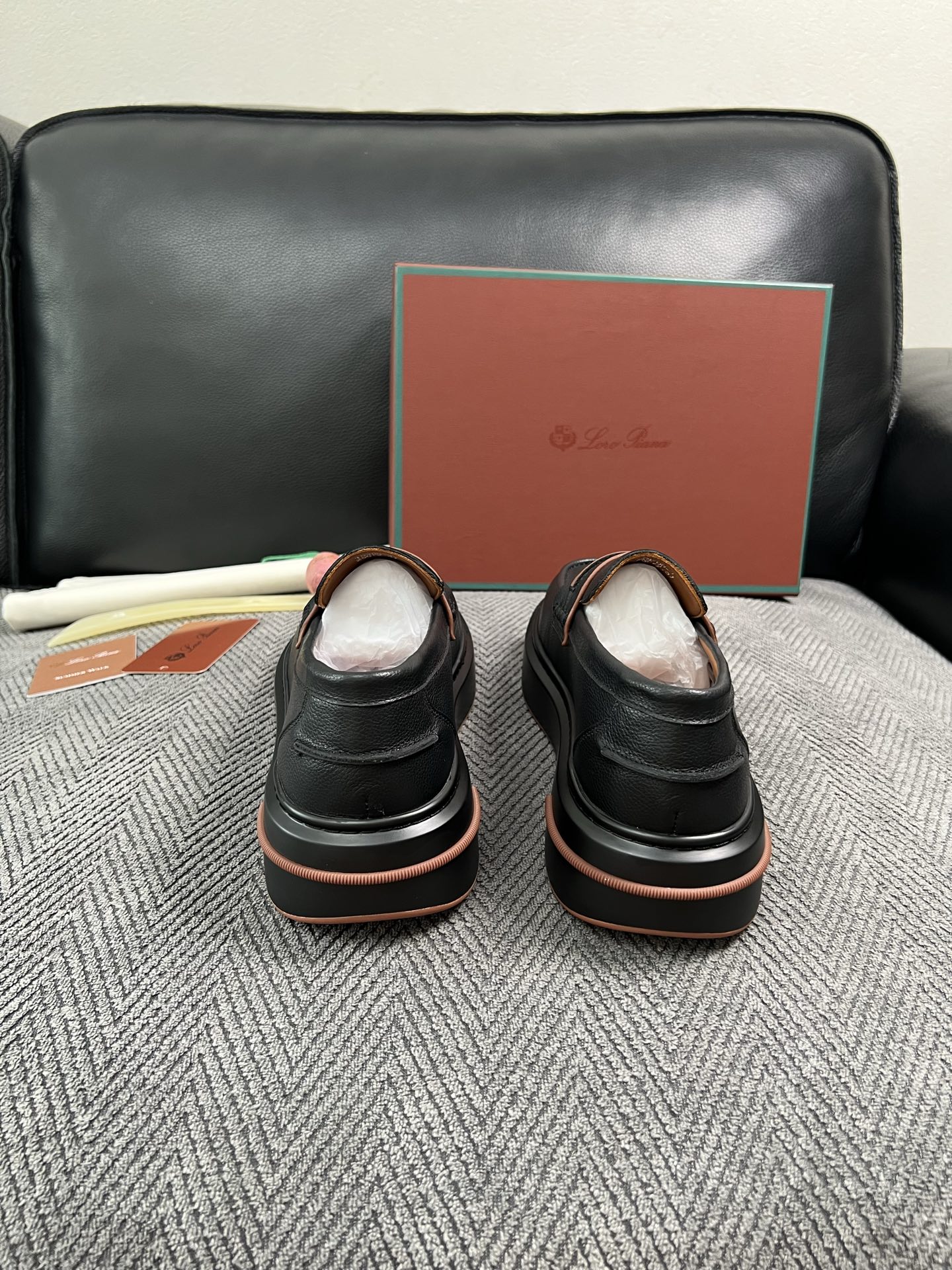 Loro Piana  高品质  顶级工艺品  诺悠翩雅  新品专柜同步原厂配置，鞋面意大利进口牛皮面料，高品质拼接工艺