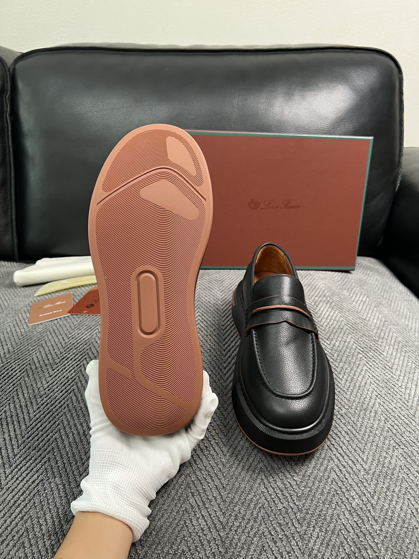 Loro Piana  高品质  顶级工艺品  诺悠翩雅  新品专柜同步原厂配置，鞋面意大利进口牛皮面料，高品质拼接工艺