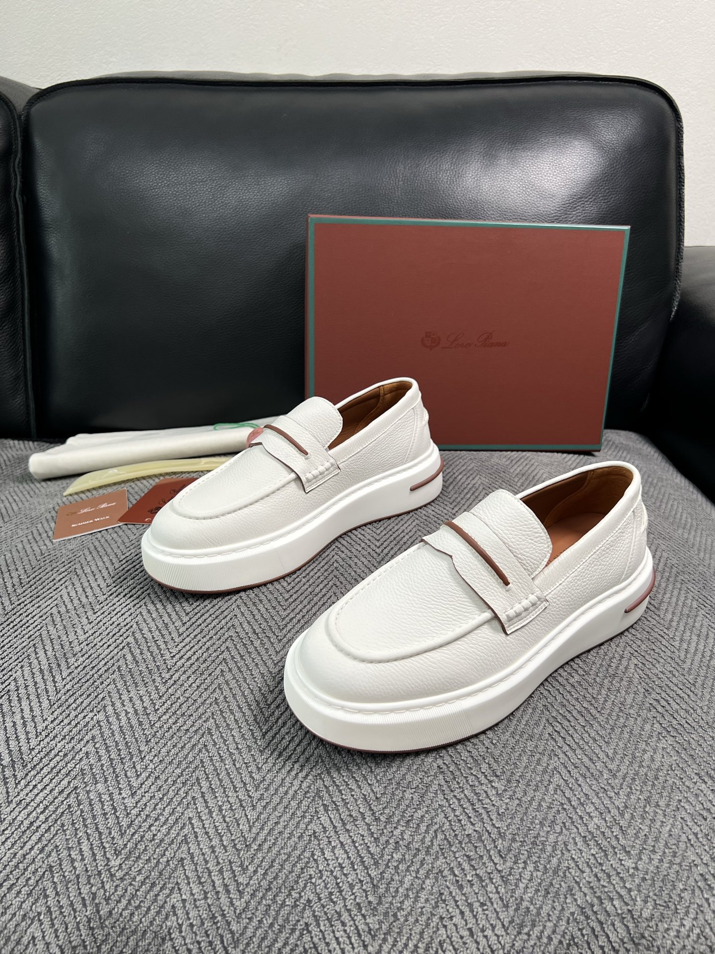 Loro Piana  高品质  顶级工艺品  诺悠翩雅  新品专柜同步原厂配置，鞋面意大利进口牛皮面料，高品质拼接工艺