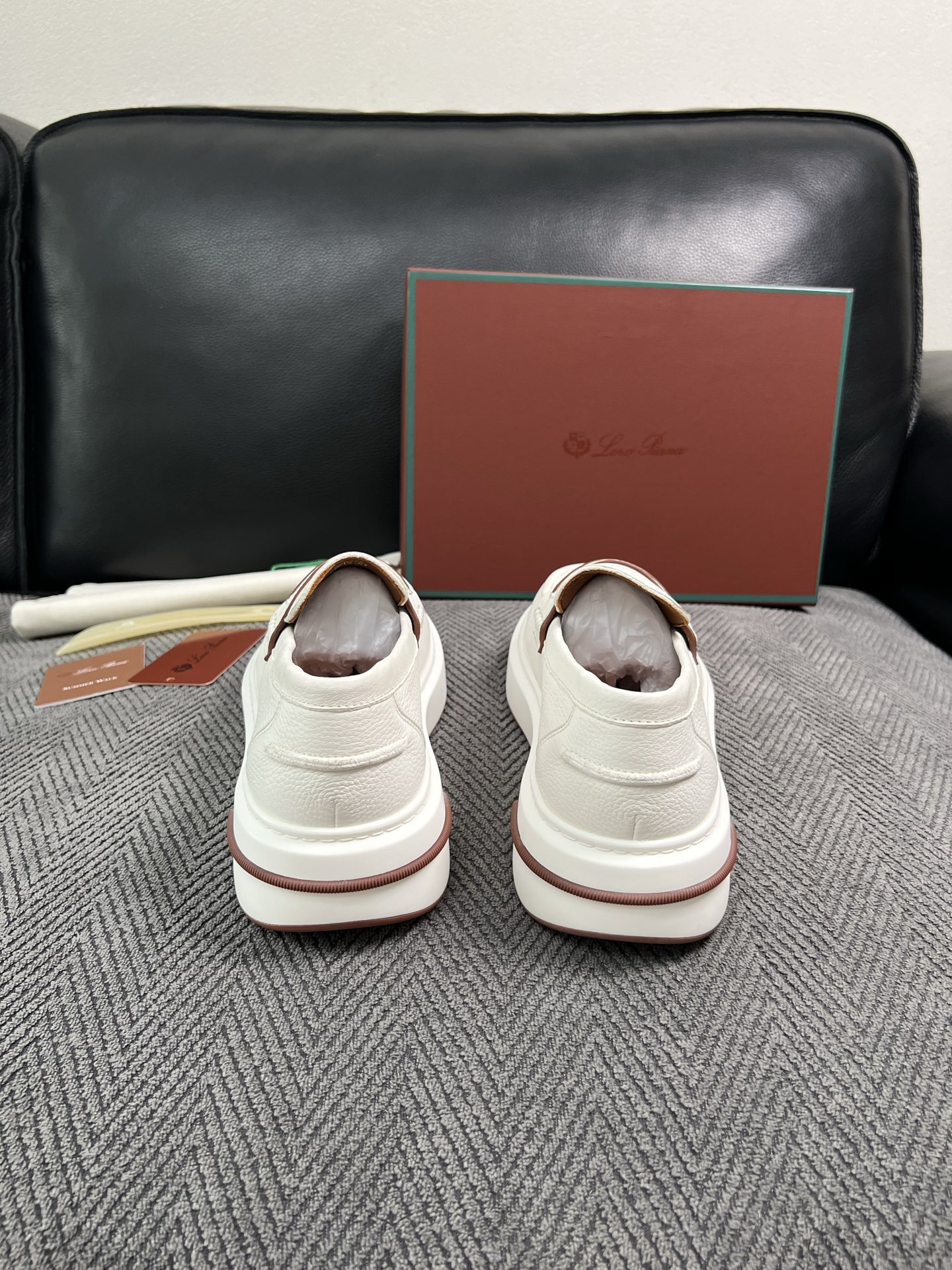Loro Piana  高品质  顶级工艺品  诺悠翩雅  新品专柜同步原厂配置，鞋面意大利进口牛皮面料，高品质拼接工艺