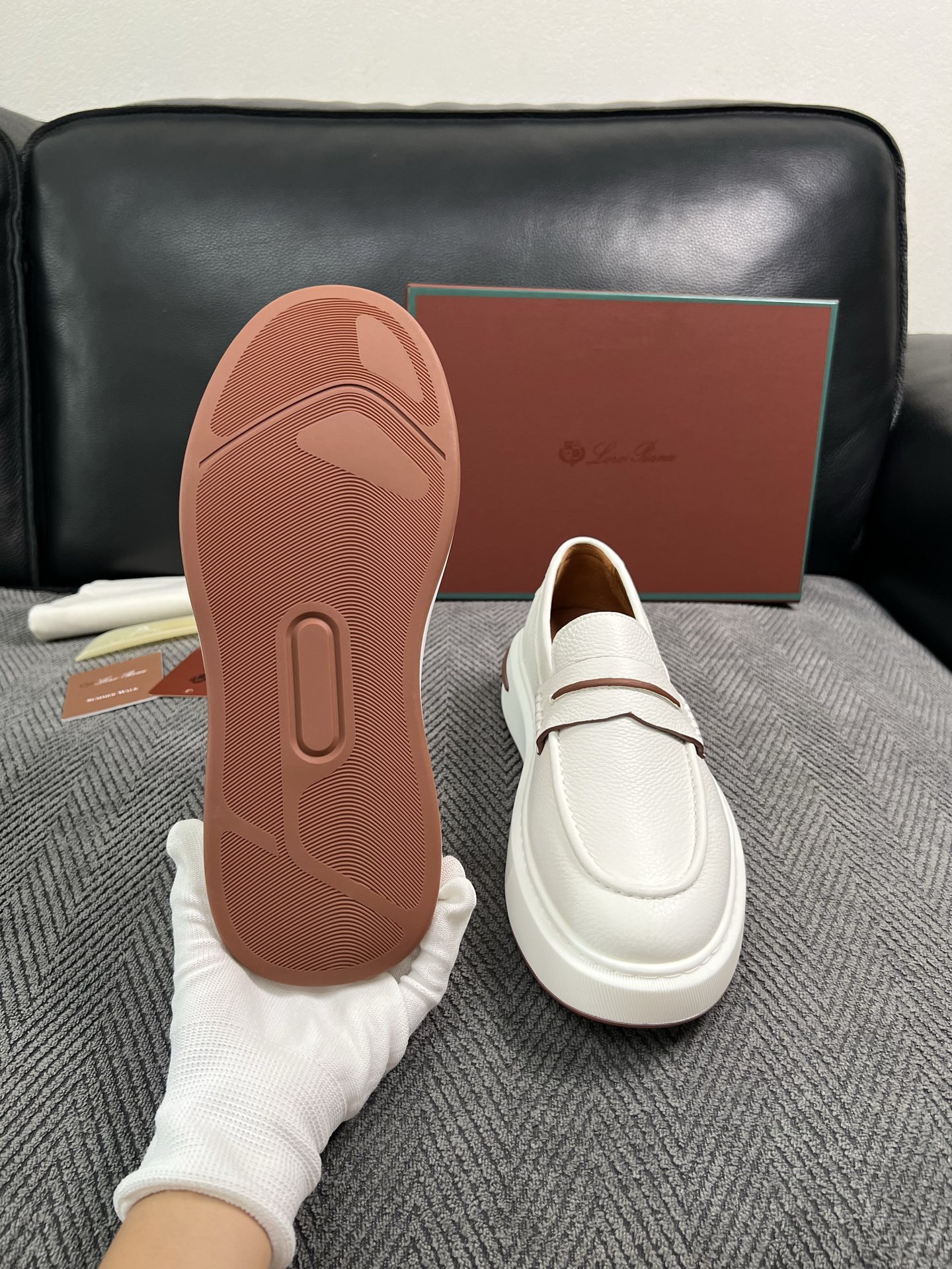 Loro Piana  高品质  顶级工艺品  诺悠翩雅  新品专柜同步原厂配置，鞋面意大利进口牛皮面料，高品质拼接工艺
