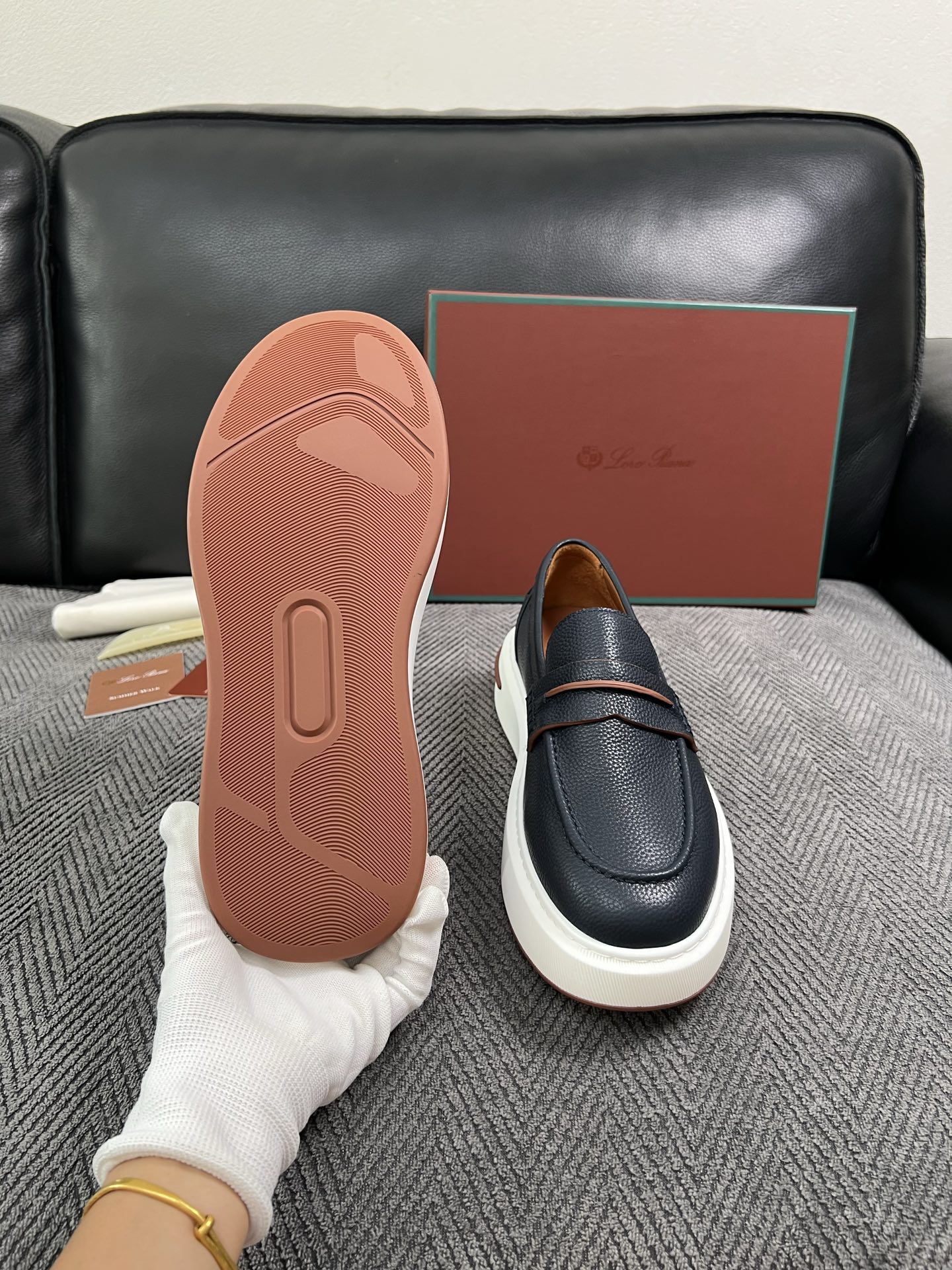 Loro Piana  高品质  顶级工艺品  诺悠翩雅  新品专柜同步原厂配置，鞋面意大利进口牛皮面料，高品质拼接工艺