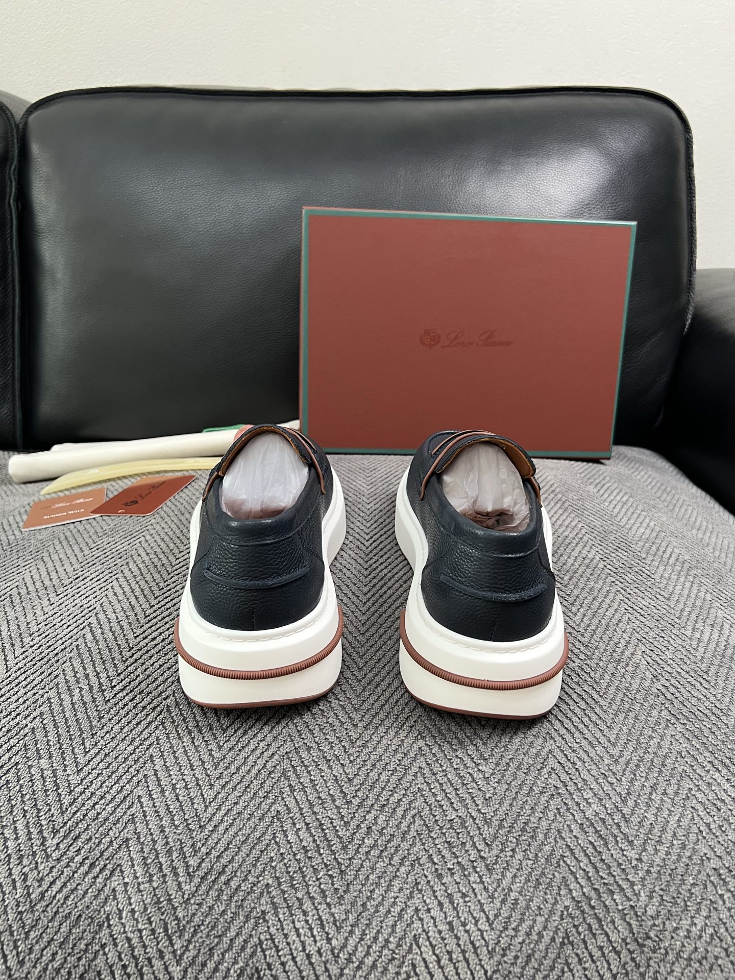 Loro Piana  高品质  顶级工艺品  诺悠翩雅  新品专柜同步原厂配置，鞋面意大利进口牛皮面料，高品质拼接工艺