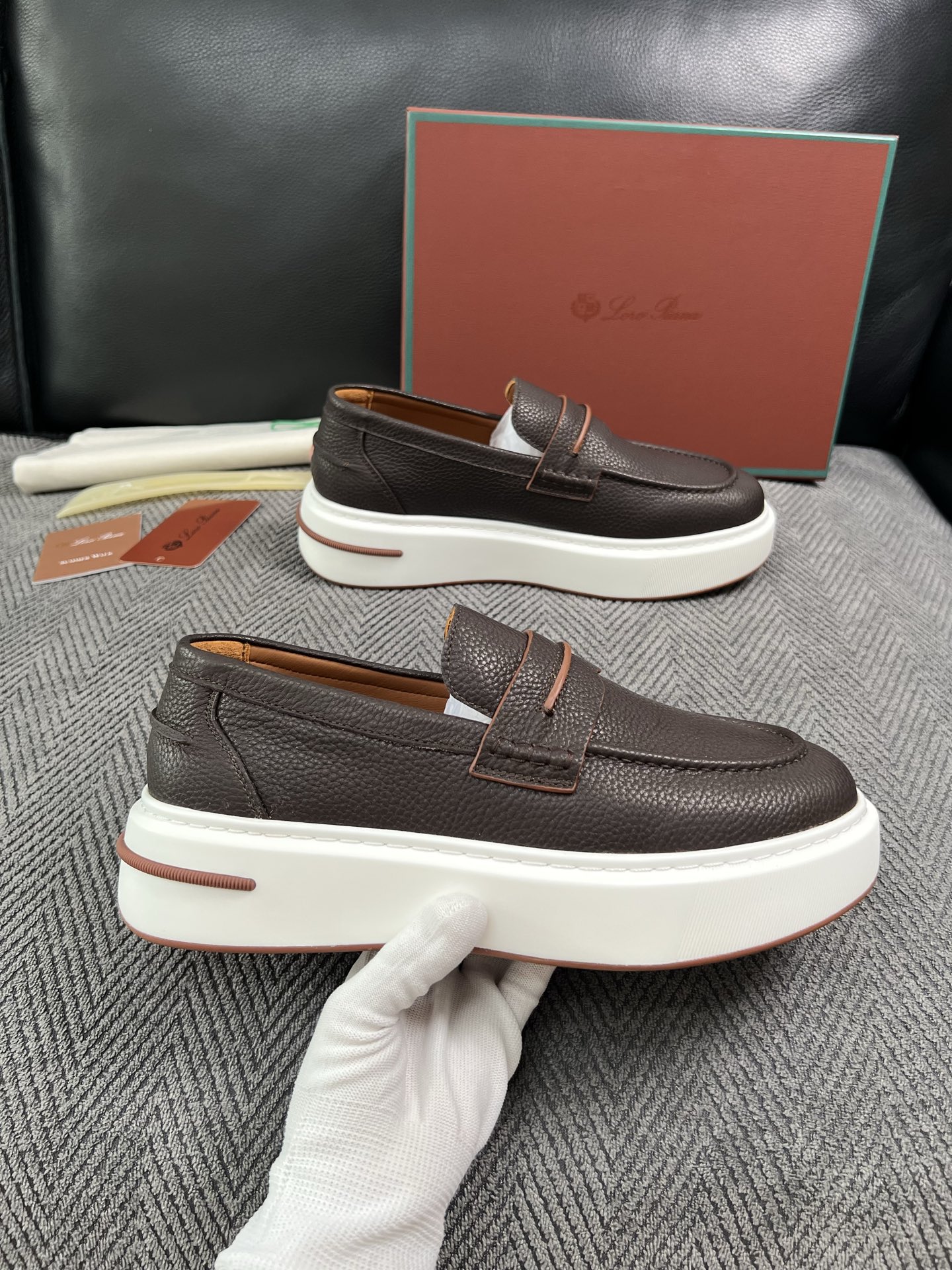 Loro Piana  高品质  顶级工艺品  诺悠翩雅  新品专柜同步原厂配置，鞋面意大利进口牛皮面料，高品质拼接工艺