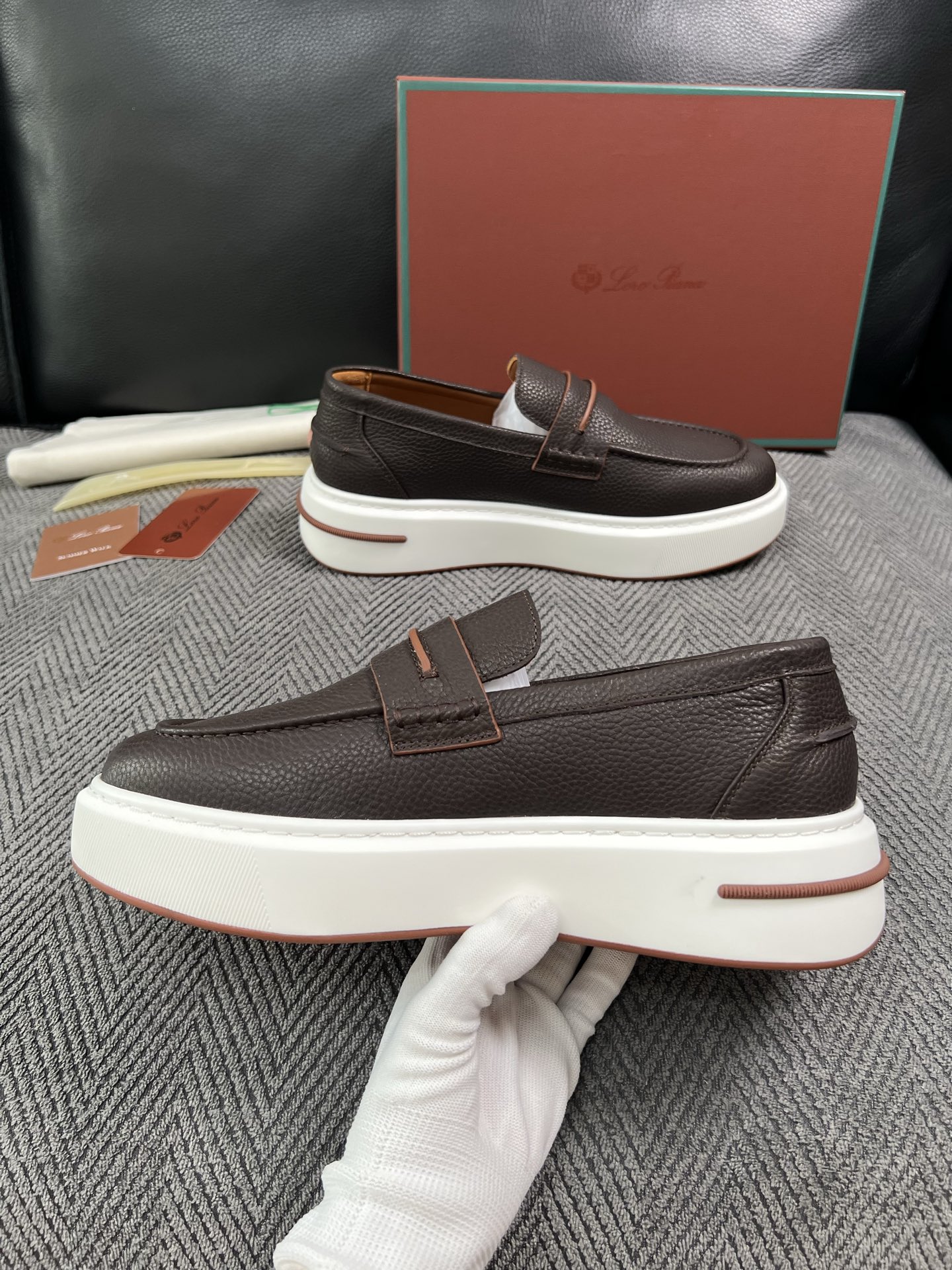 Loro Piana  高品质  顶级工艺品  诺悠翩雅  新品专柜同步原厂配置，鞋面意大利进口牛皮面料，高品质拼接工艺