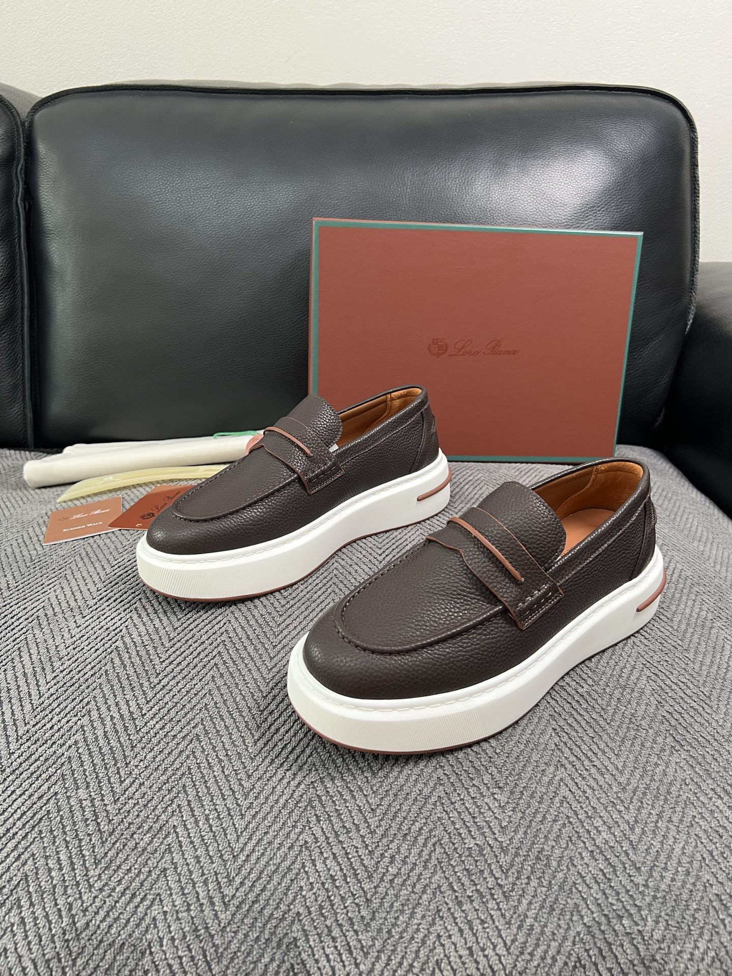 Loro Piana  高品质  顶级工艺品  诺悠翩雅  新品专柜同步原厂配置，鞋面意大利进口牛皮面料，高品质拼接工艺
