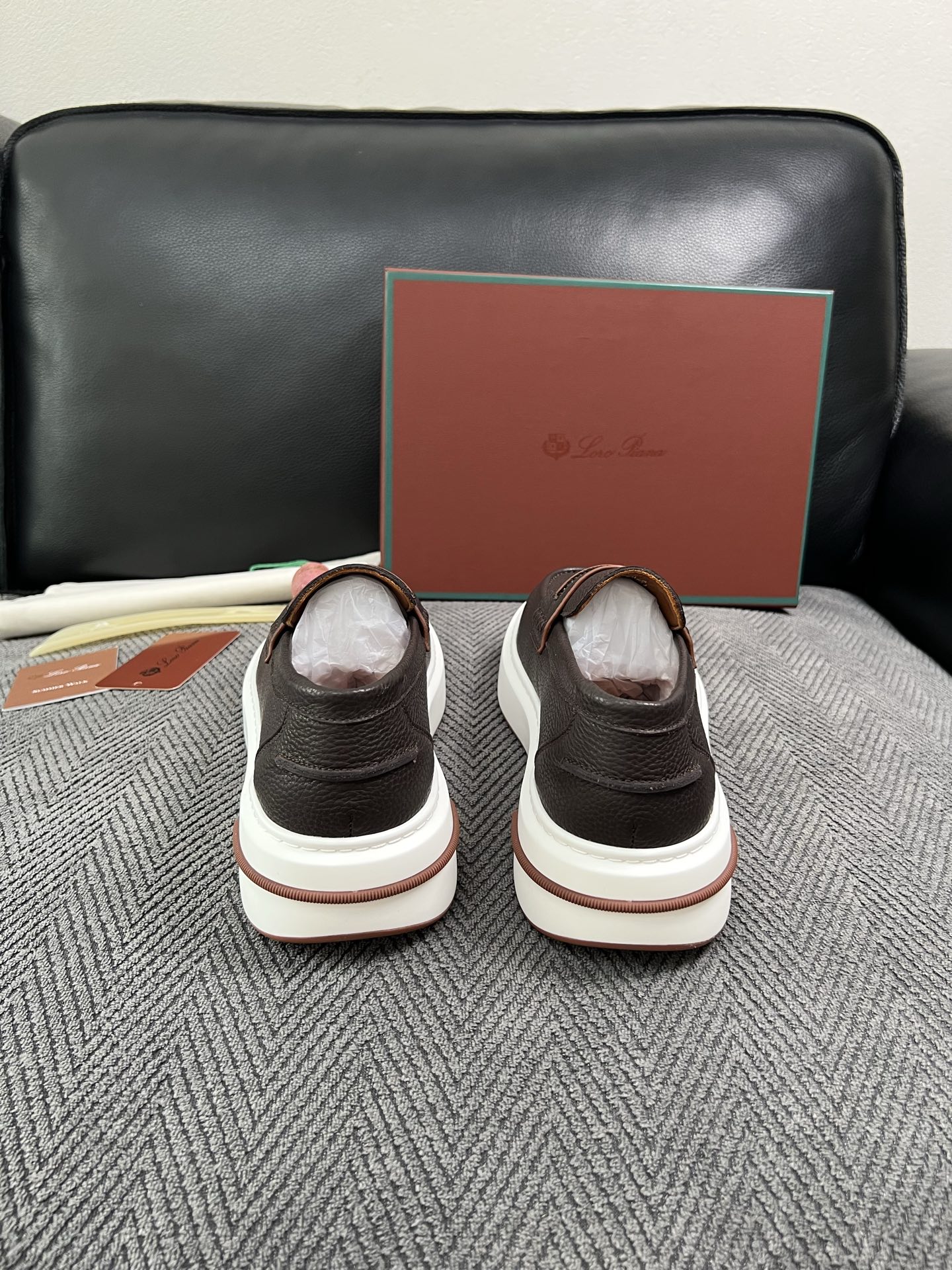 Loro Piana  高品质  顶级工艺品  诺悠翩雅  新品专柜同步原厂配置，鞋面意大利进口牛皮面料，高品质拼接工艺