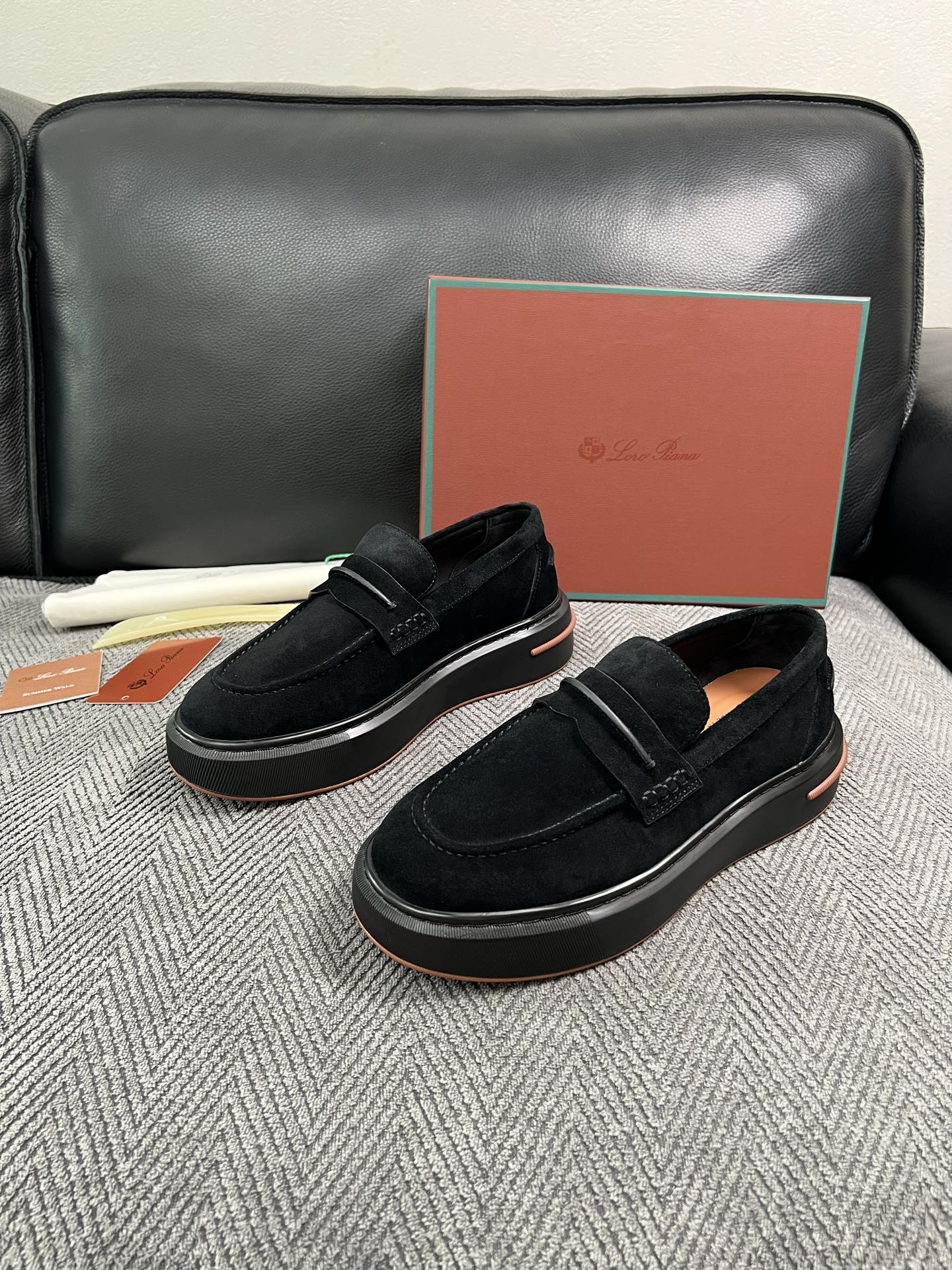 Loro Piana  高品质  顶级工艺品  诺悠翩雅  新品专柜同步原厂配置，鞋面意大利进口牛皮面料，高品质拼接工艺