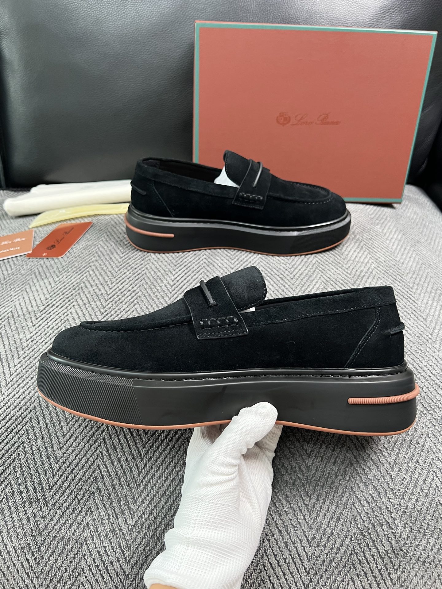 Loro Piana  高品质  顶级工艺品  诺悠翩雅  新品专柜同步原厂配置，鞋面意大利进口牛皮面料，高品质拼接工艺