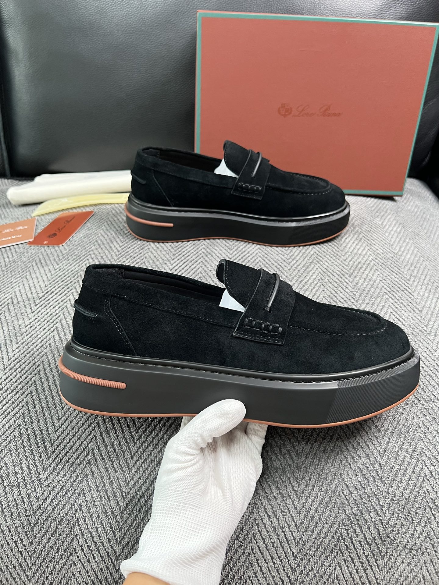Loro Piana  高品质  顶级工艺品  诺悠翩雅  新品专柜同步原厂配置，鞋面意大利进口牛皮面料，高品质拼接工艺