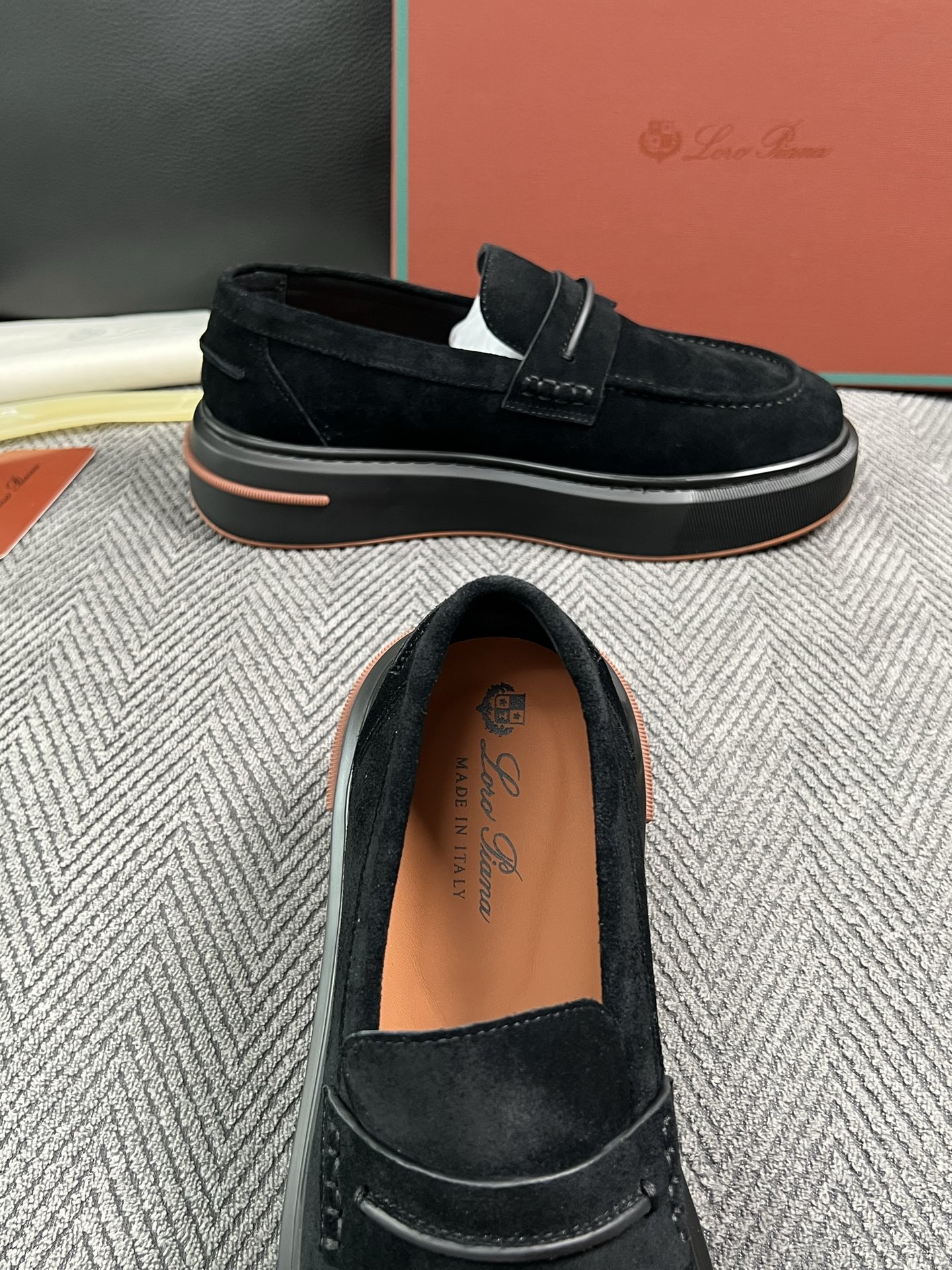 Loro Piana  高品质  顶级工艺品  诺悠翩雅  新品专柜同步原厂配置，鞋面意大利进口牛皮面料，高品质拼接工艺