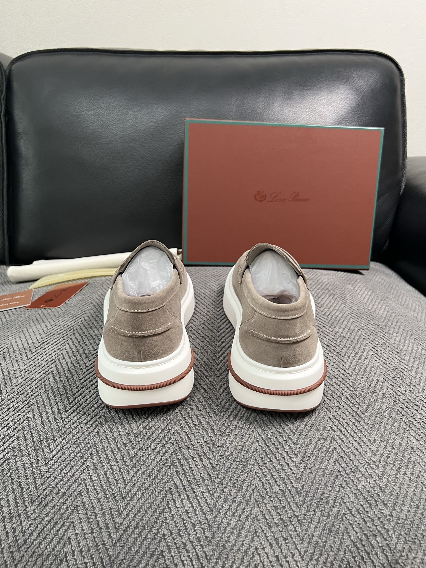 Loro Piana  高品质  顶级工艺品  诺悠翩雅  新品专柜同步原厂配置，鞋面意大利进口牛皮面料，高品质拼接工艺
