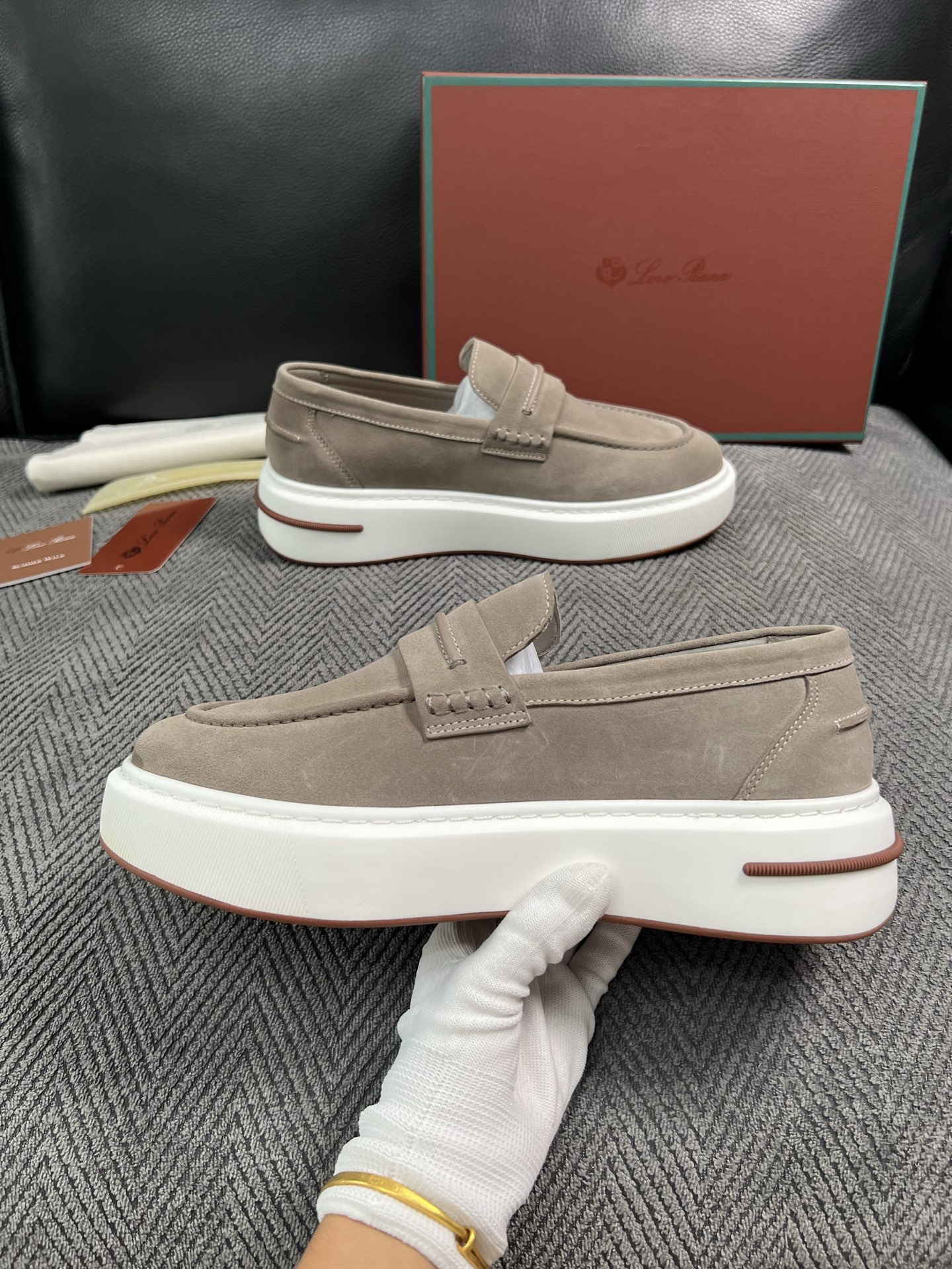 Loro Piana  高品质  顶级工艺品  诺悠翩雅  新品专柜同步原厂配置，鞋面意大利进口牛皮面料，高品质拼接工艺