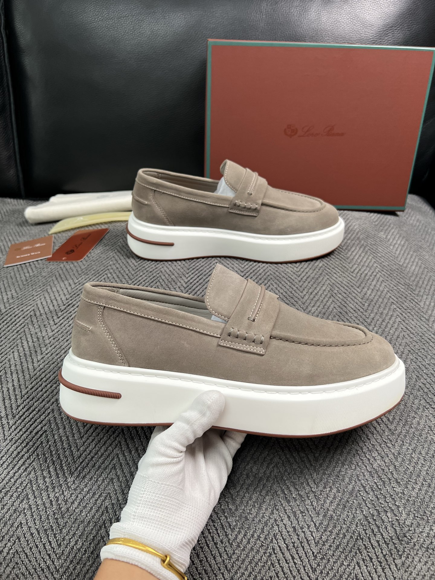 Loro Piana  高品质  顶级工艺品  诺悠翩雅  新品专柜同步原厂配置，鞋面意大利进口牛皮面料，高品质拼接工艺