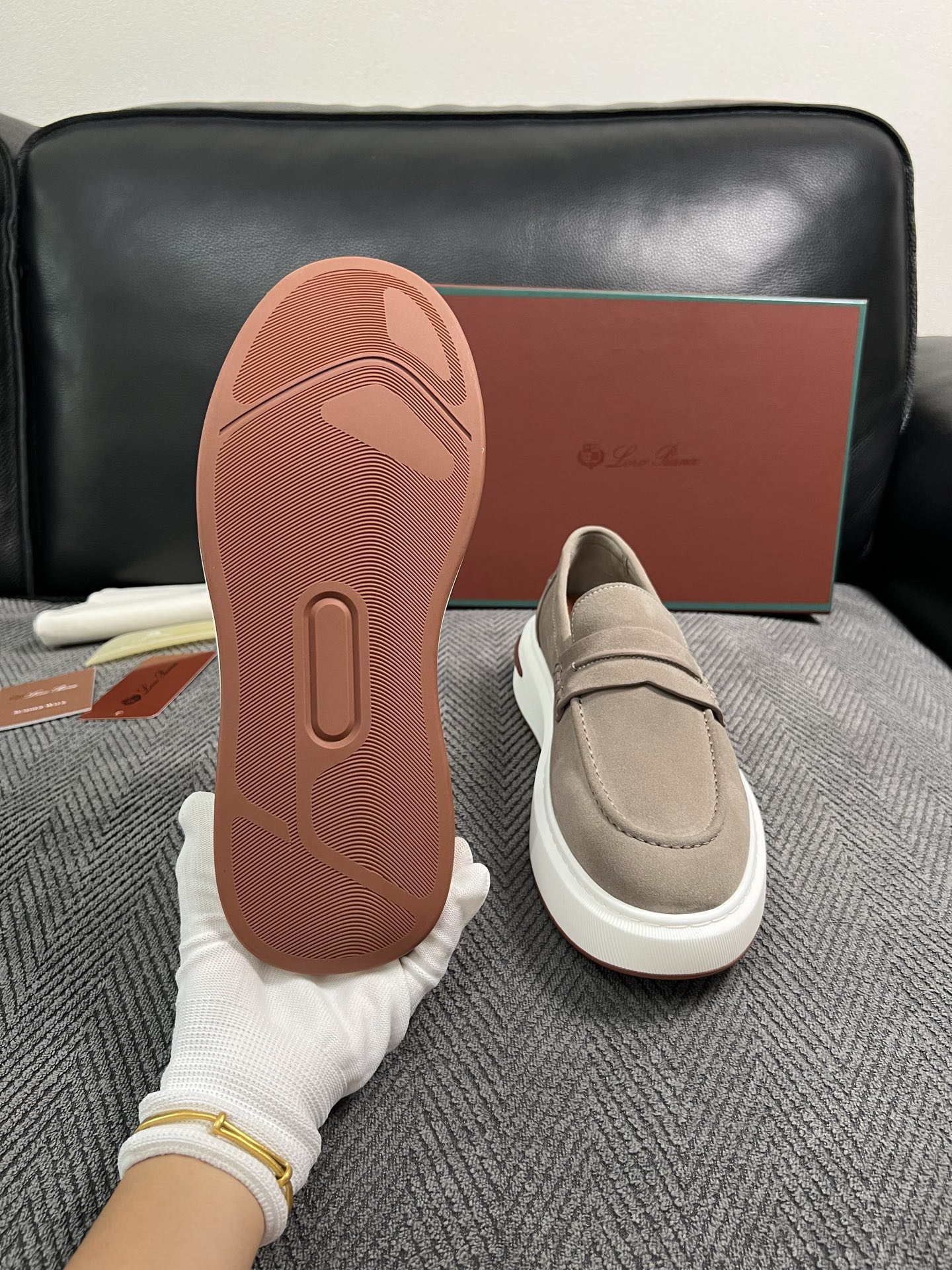 Loro Piana  高品质  顶级工艺品  诺悠翩雅  新品专柜同步原厂配置，鞋面意大利进口牛皮面料，高品质拼接工艺