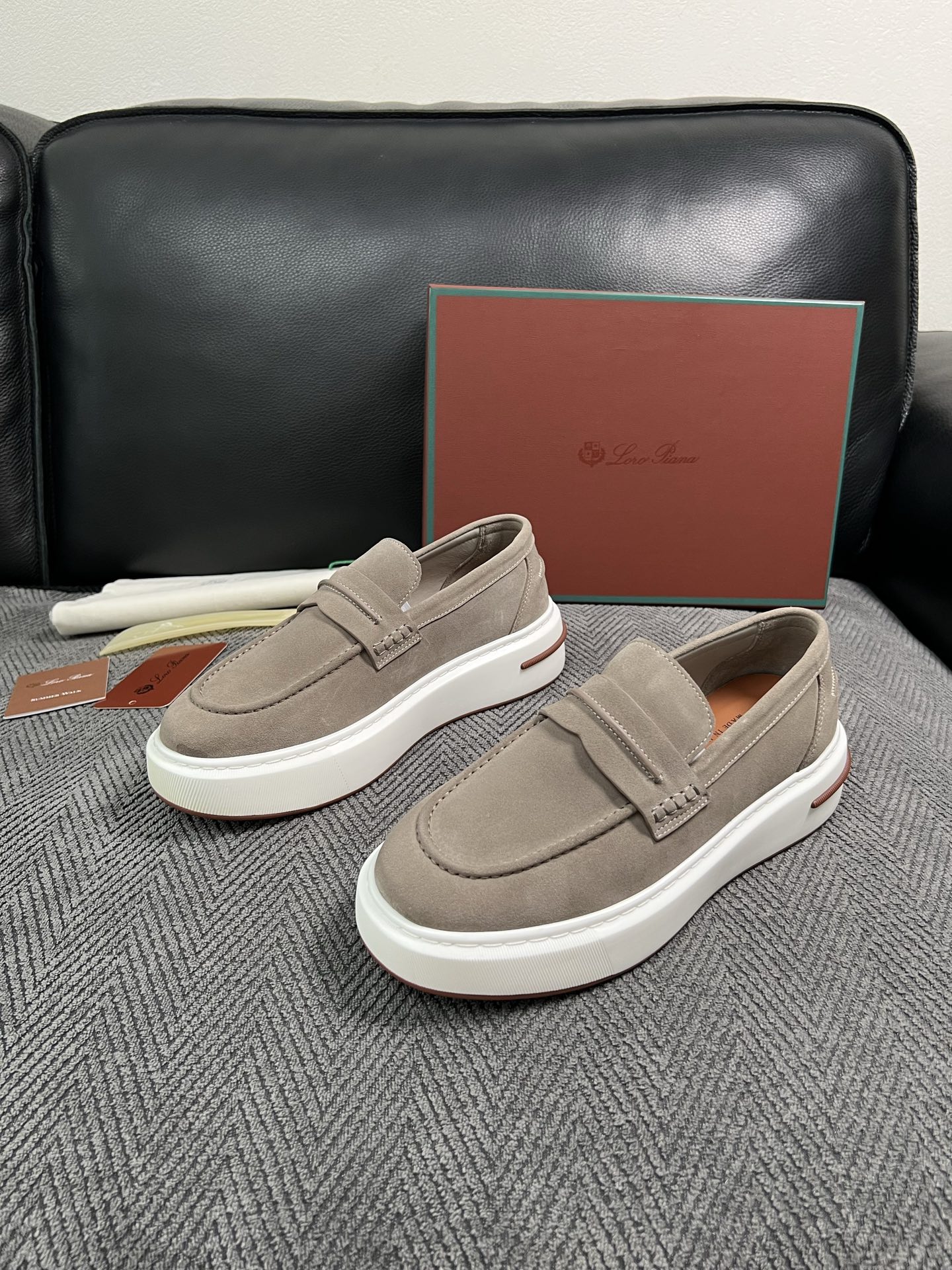 Loro Piana  高品质  顶级工艺品  诺悠翩雅  新品专柜同步原厂配置，鞋面意大利进口牛皮面料，高品质拼接工艺