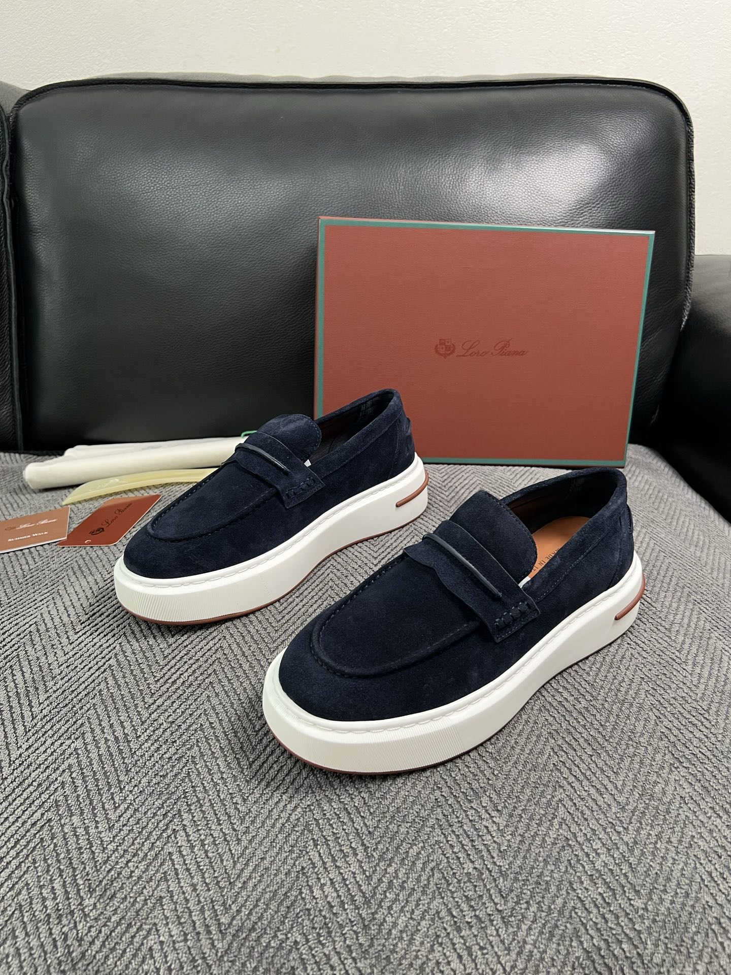 Loro Piana  高品质  顶级工艺品  诺悠翩雅  新品专柜同步原厂配置，鞋面意大利进口牛皮面料，高品质拼接工艺