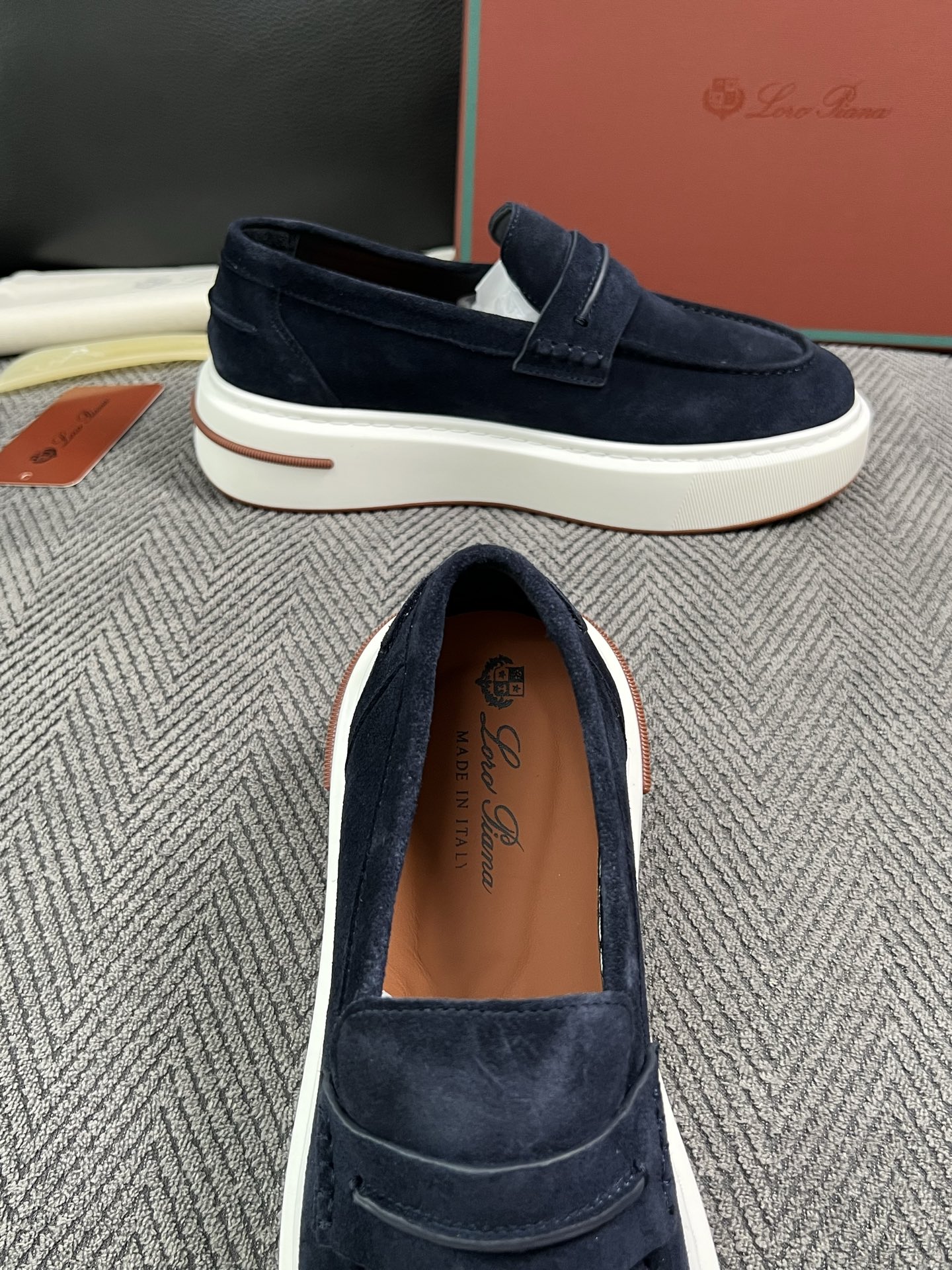 Loro Piana  高品质  顶级工艺品  诺悠翩雅  新品专柜同步原厂配置，鞋面意大利进口牛皮面料，高品质拼接工艺