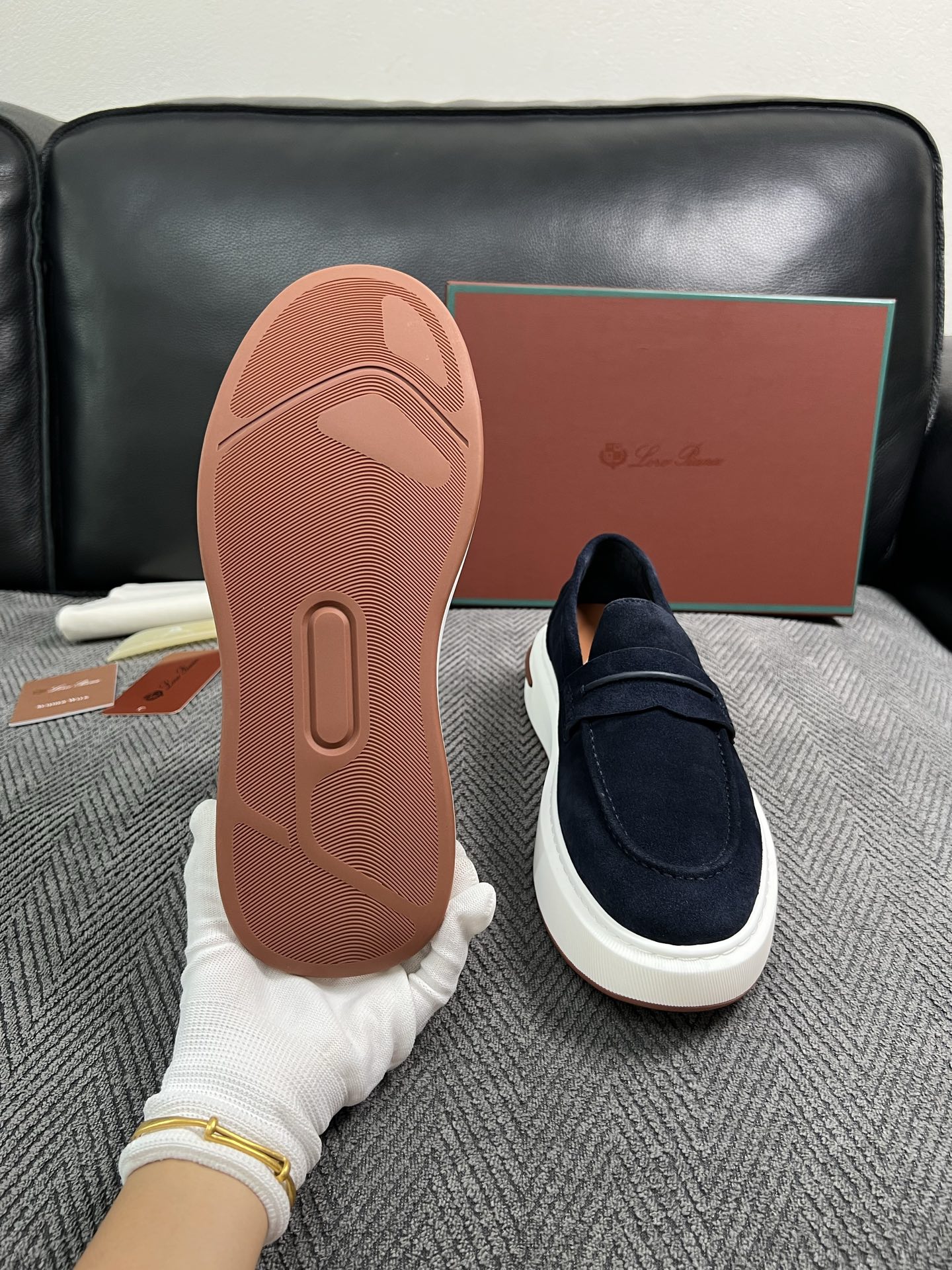 Loro Piana  高品质  顶级工艺品  诺悠翩雅  新品专柜同步原厂配置，鞋面意大利进口牛皮面料，高品质拼接工艺