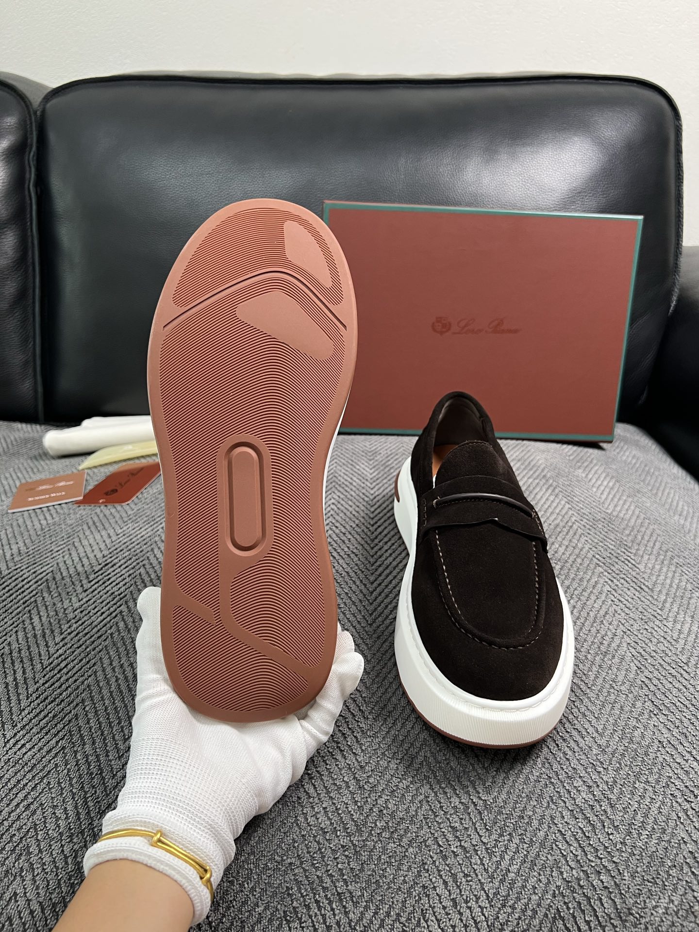 Loro Piana  高品质  顶级工艺品  诺悠翩雅  新品专柜同步原厂配置，鞋面意大利进口牛皮面料，高品质拼接工艺