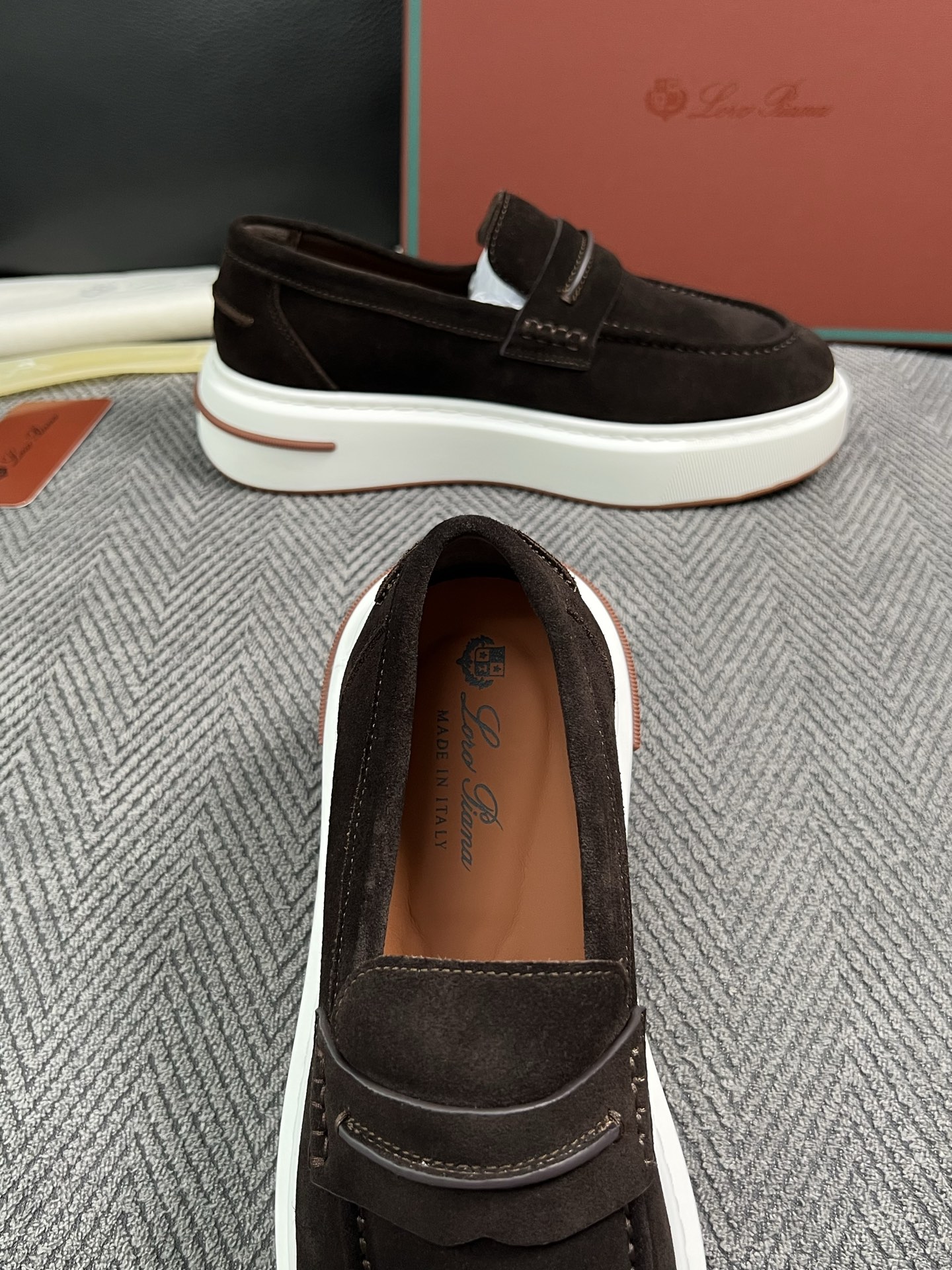 Loro Piana  高品质  顶级工艺品  诺悠翩雅  新品专柜同步原厂配置，鞋面意大利进口牛皮面料，高品质拼接工艺