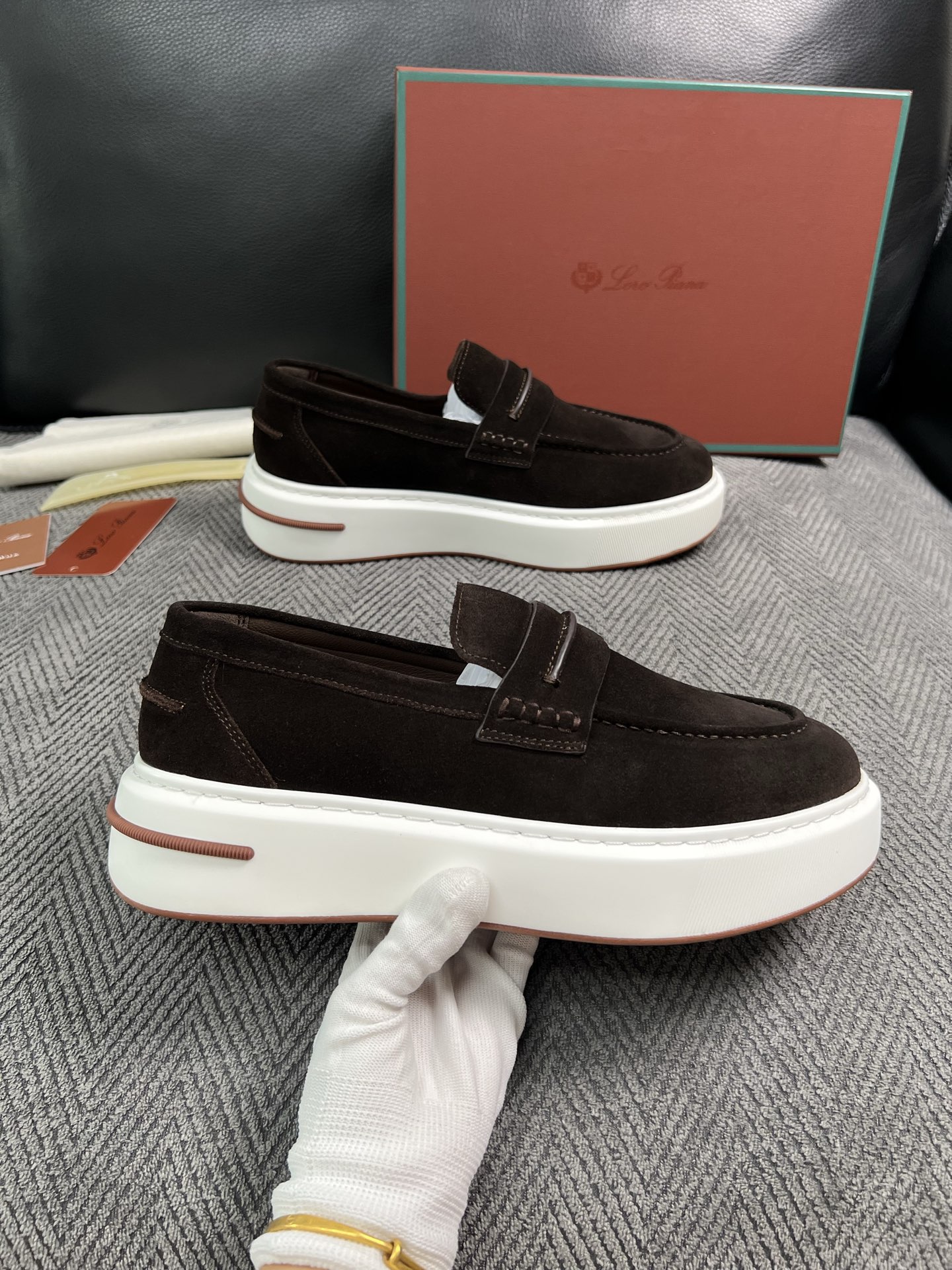 Loro Piana  高品质  顶级工艺品  诺悠翩雅  新品专柜同步原厂配置，鞋面意大利进口牛皮面料，高品质拼接工艺
