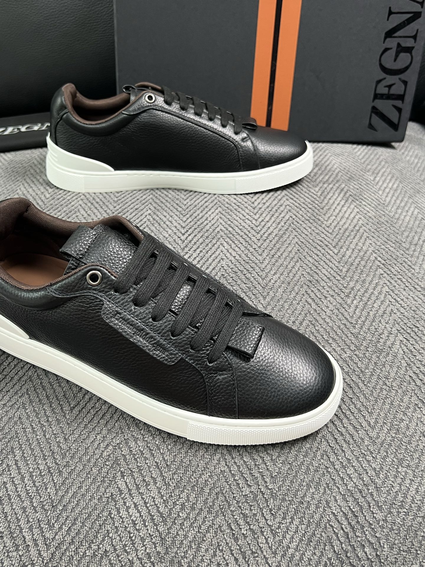 Zegna  高品质  顶级工艺品  杰尼亚  专柜新款原厂配置，意大利进口牛皮面料，进口牛里垫，透气舒适，鞋底：原厂特