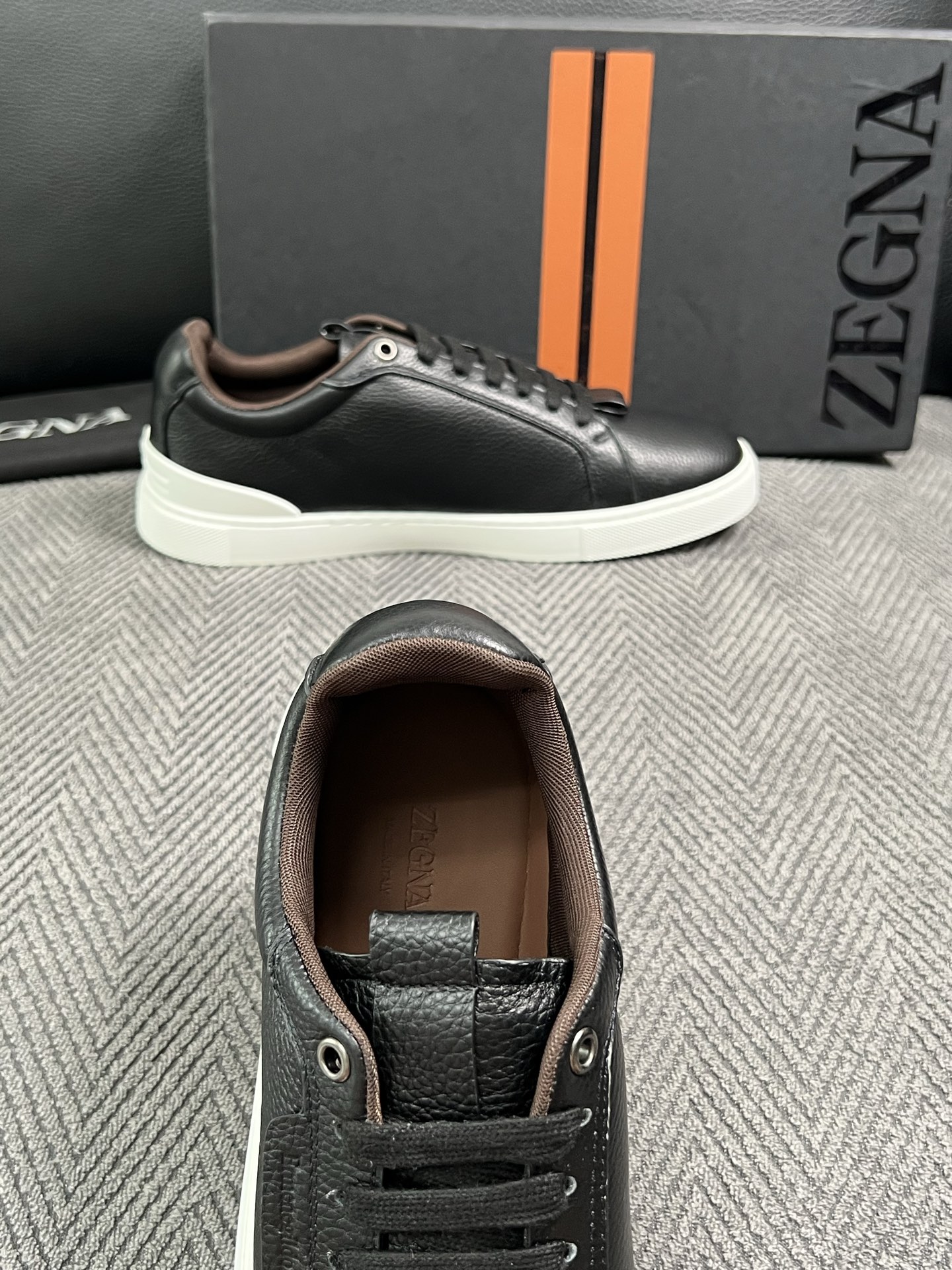 Zegna  高品质  顶级工艺品  杰尼亚  专柜新款原厂配置，意大利进口牛皮面料，进口牛里垫，透气舒适，鞋底：原厂特