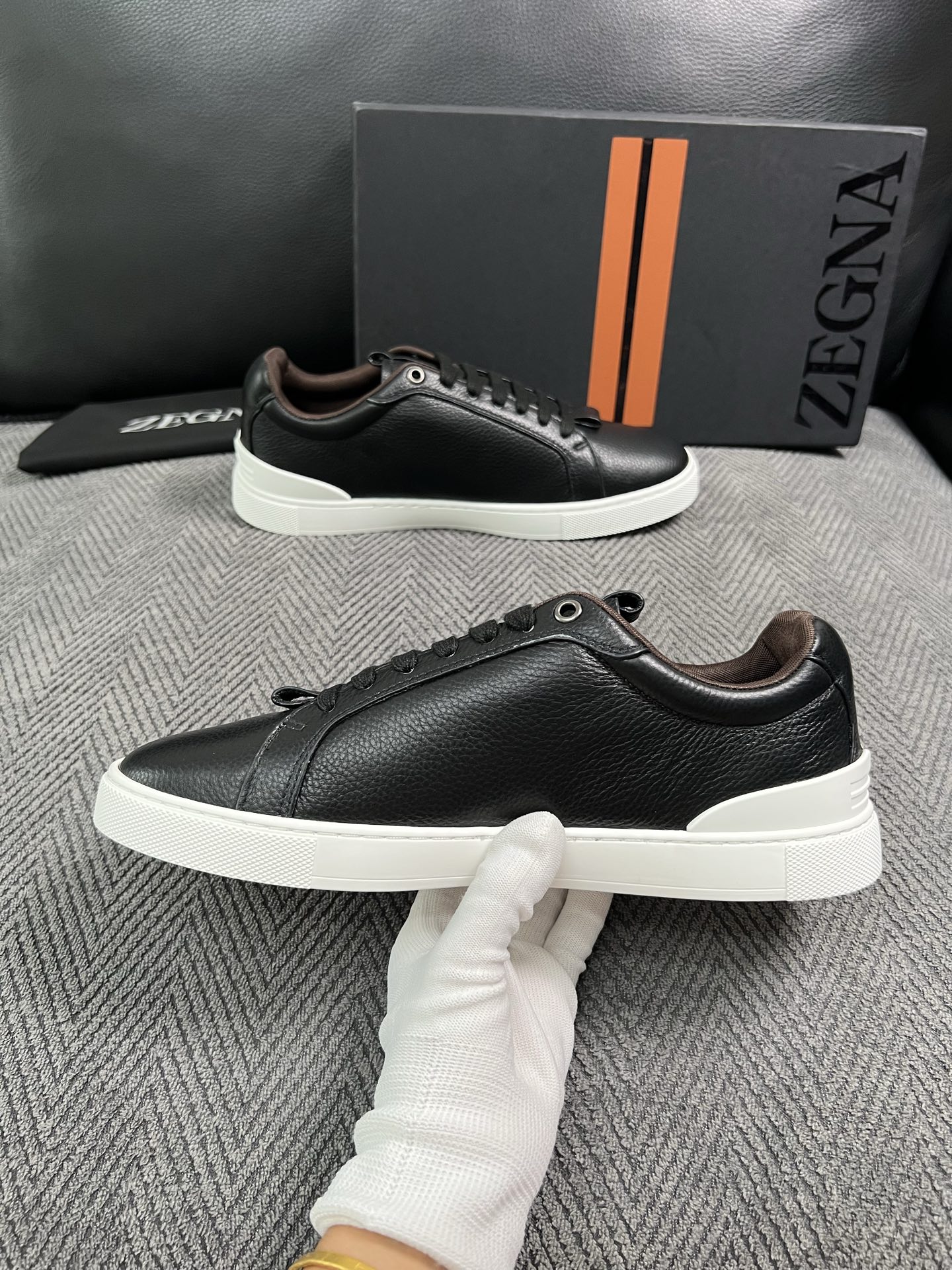Zegna  高品质  顶级工艺品  杰尼亚  专柜新款原厂配置，意大利进口牛皮面料，进口牛里垫，透气舒适，鞋底：原厂特
