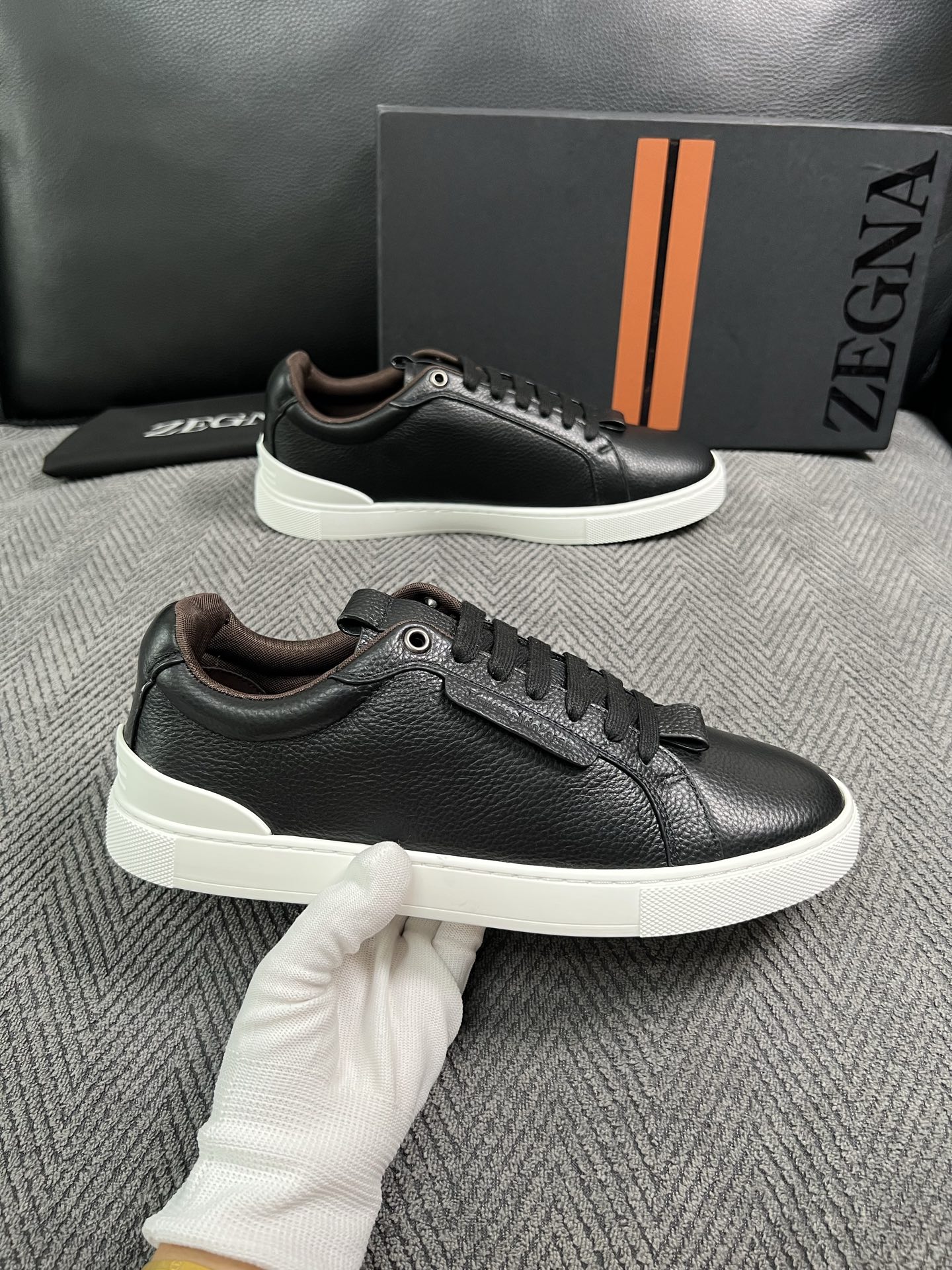 Zegna  高品质  顶级工艺品  杰尼亚  专柜新款原厂配置，意大利进口牛皮面料，进口牛里垫，透气舒适，鞋底：原厂特