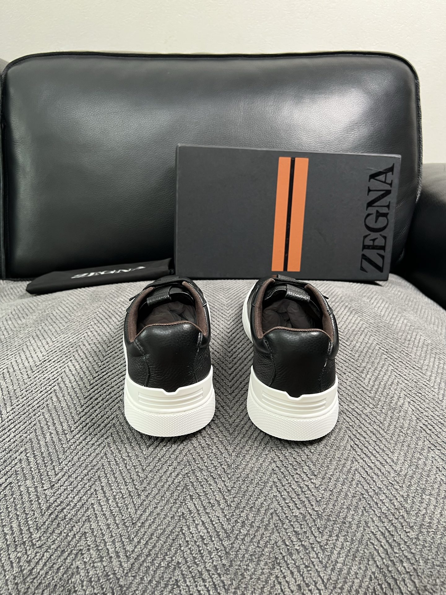 Zegna  高品质  顶级工艺品  杰尼亚  专柜新款原厂配置，意大利进口牛皮面料，进口牛里垫，透气舒适，鞋底：原厂特