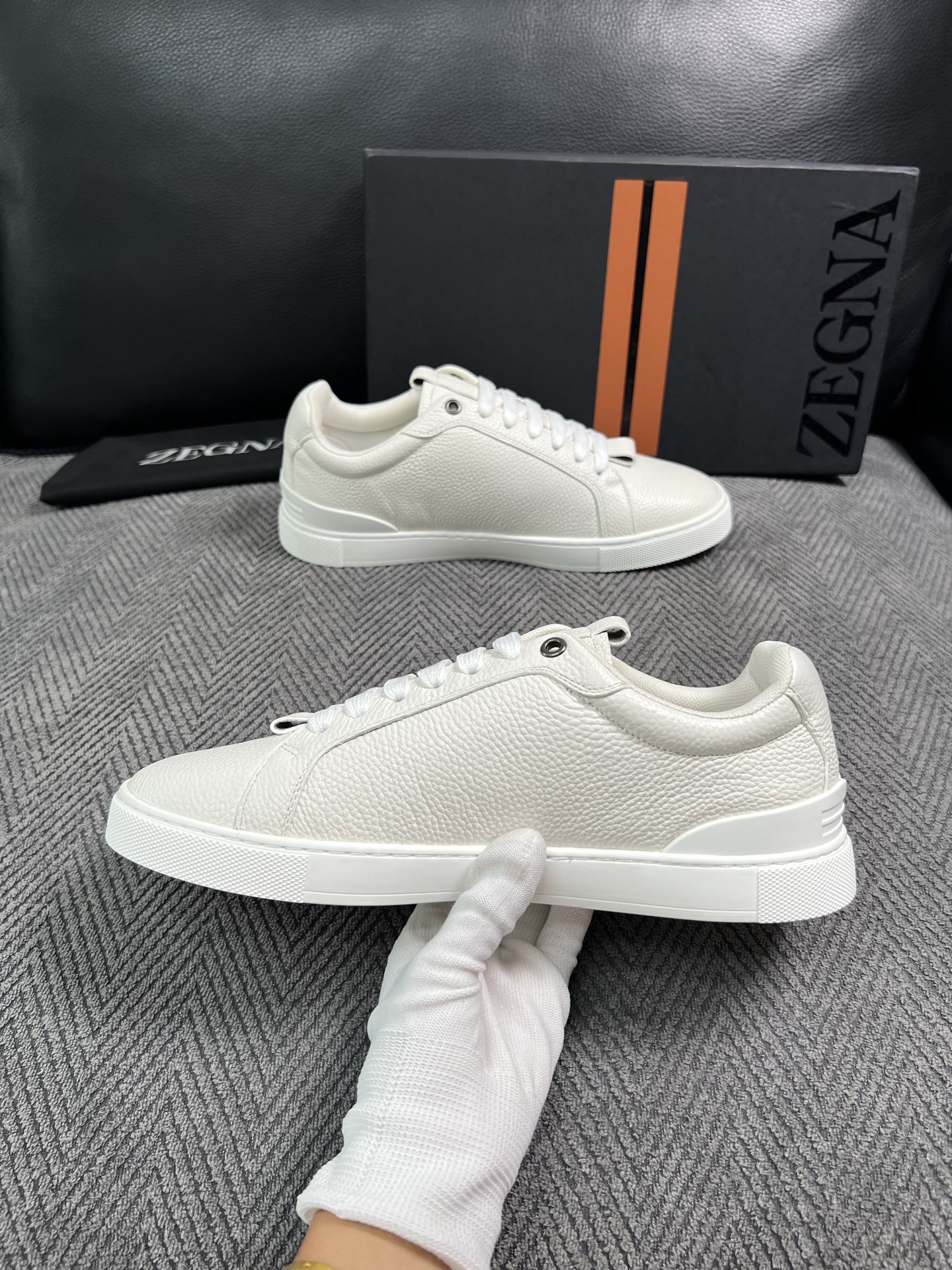 Zegna  高品质  顶级工艺品  杰尼亚  专柜新款原厂配置，意大利进口牛皮面料，进口牛里垫，透气舒适，鞋底：原厂特
