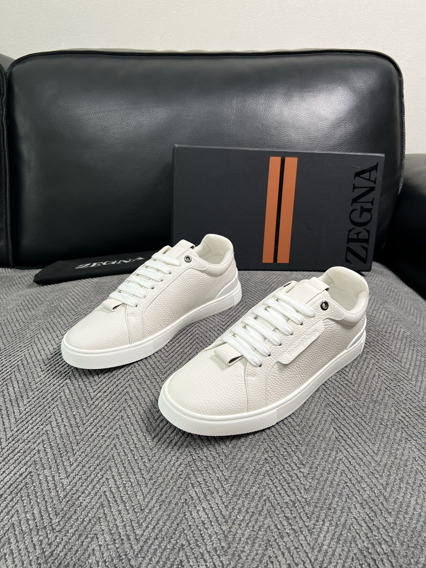 Zegna  高品质  顶级工艺品  杰尼亚  专柜新款原厂配置，意大利进口牛皮面料，进口牛里垫，透气舒适，鞋底：原厂特