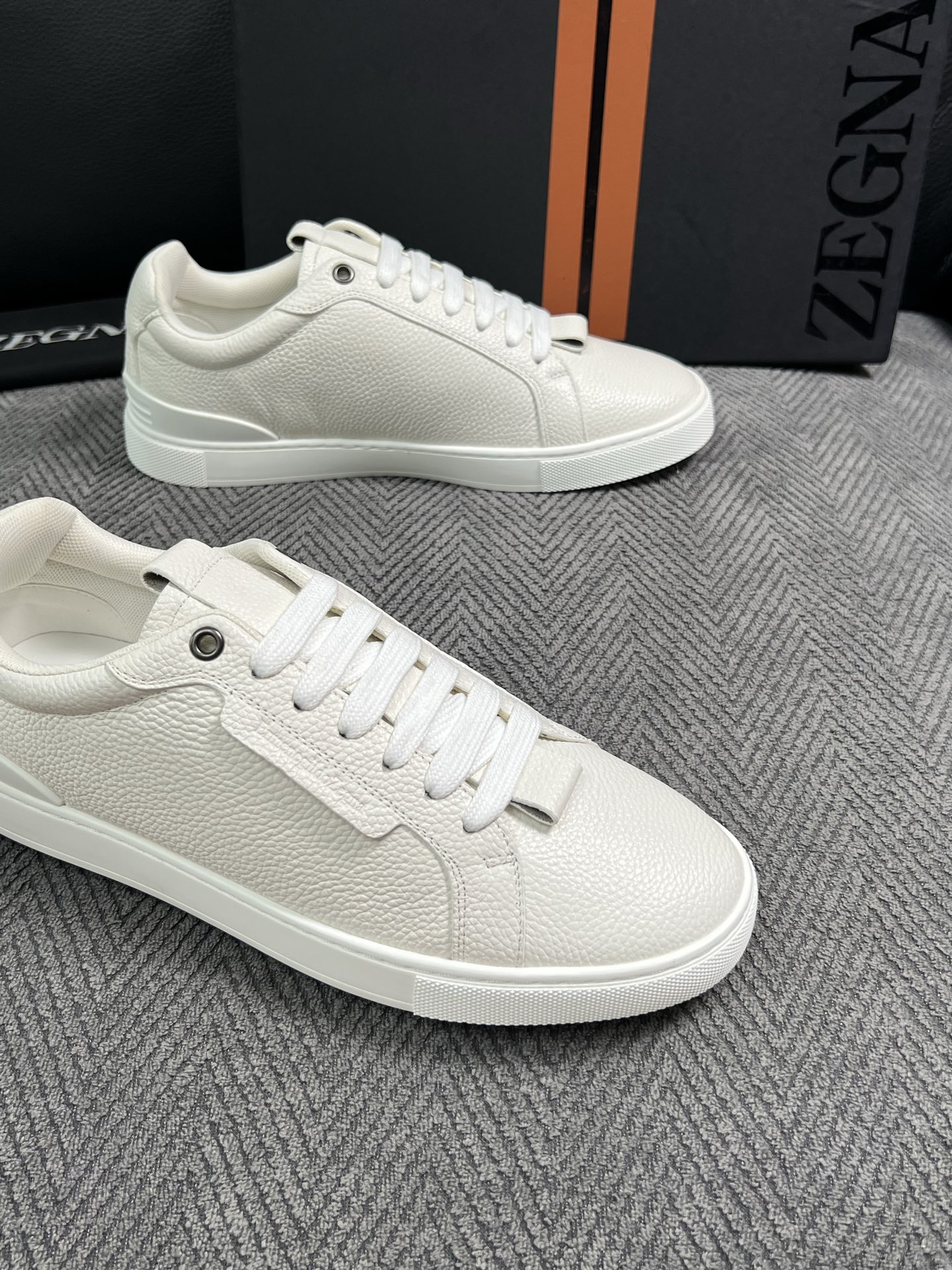Zegna  高品质  顶级工艺品  杰尼亚  专柜新款原厂配置，意大利进口牛皮面料，进口牛里垫，透气舒适，鞋底：原厂特