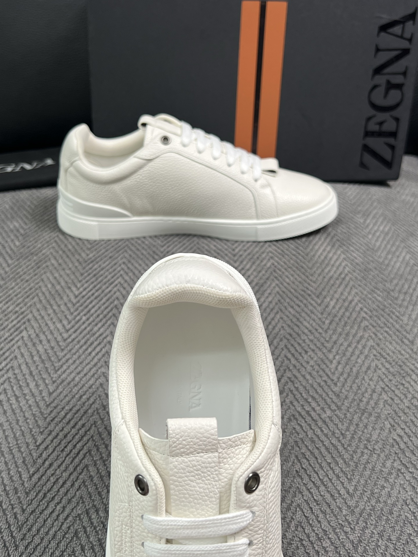 Zegna  高品质  顶级工艺品  杰尼亚  专柜新款原厂配置，意大利进口牛皮面料，进口牛里垫，透气舒适，鞋底：原厂特