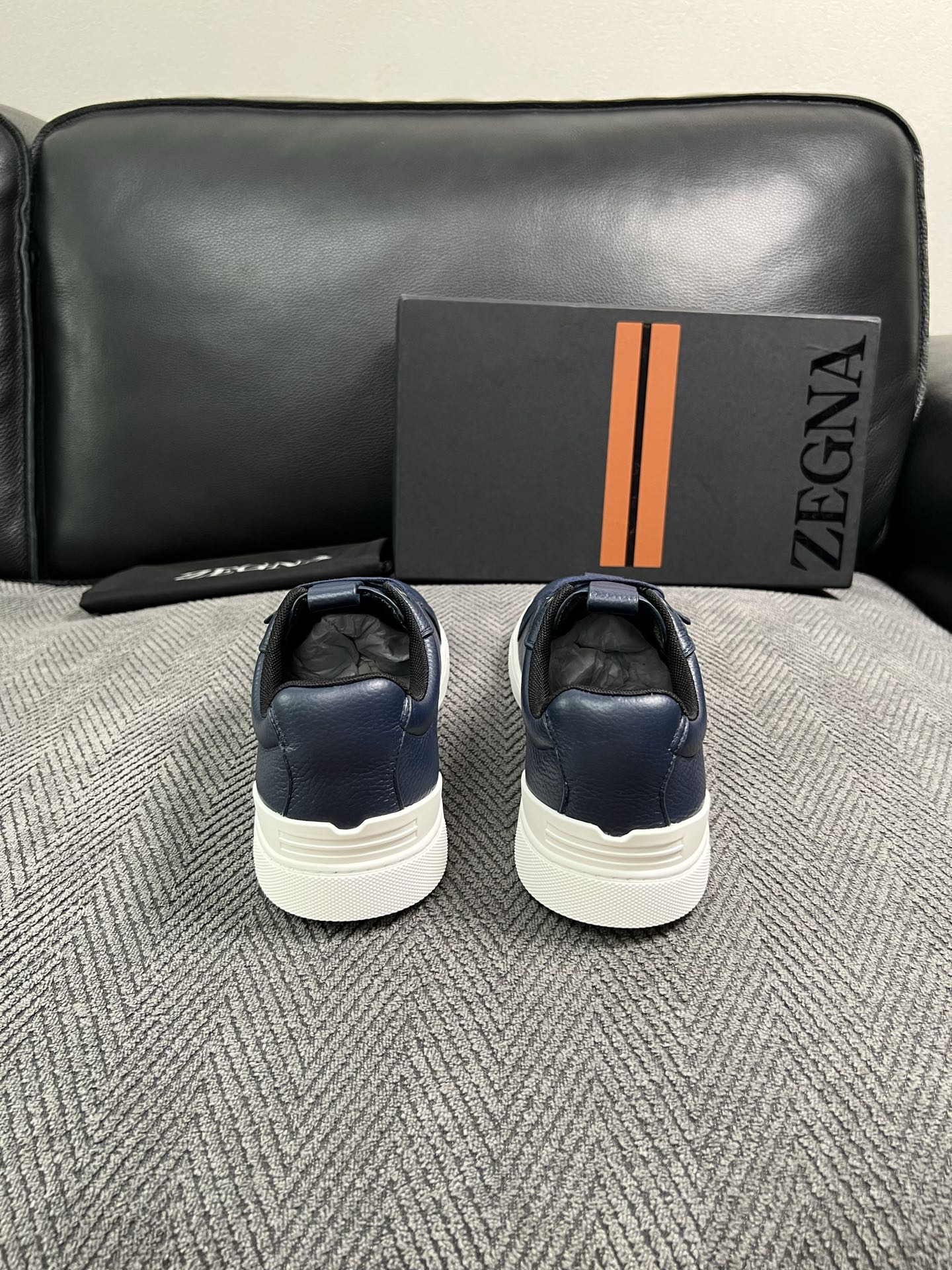 Zegna  高品质  顶级工艺品  杰尼亚  专柜新款原厂配置，意大利进口牛皮面料，进口牛里垫，透气舒适，鞋底：原厂特