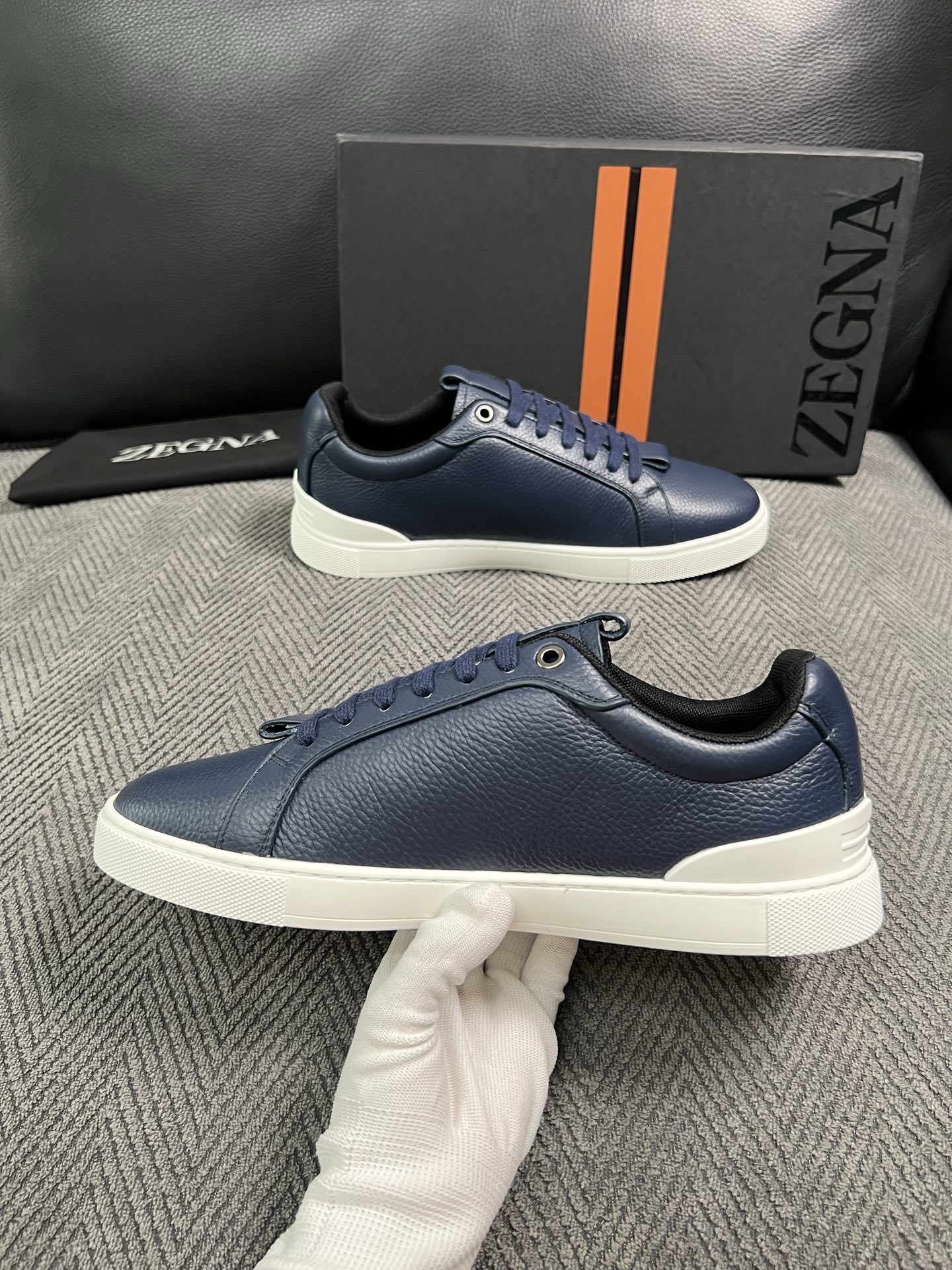 Zegna  高品质  顶级工艺品  杰尼亚  专柜新款原厂配置，意大利进口牛皮面料，进口牛里垫，透气舒适，鞋底：原厂特